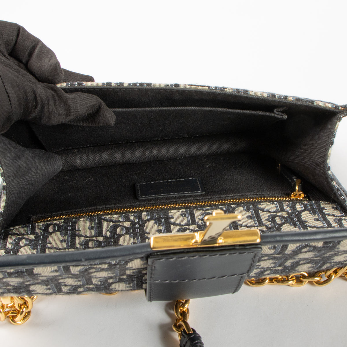 Shop this authentic Christian Dior Blue Oblique 30 Montaigne Chain Bag pre-loved on labellov.com