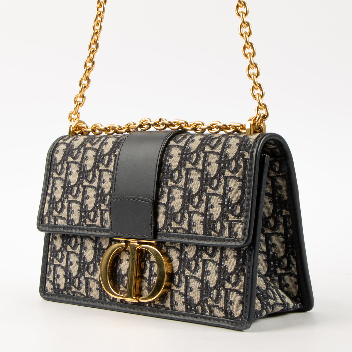 Shop this authentic Christian Dior Blue Oblique 30 Montaigne Chain Bag pre-loved on labellov.com