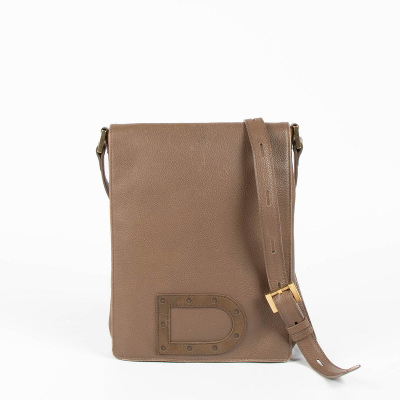 Shop this authentic Delvaux Louise Baudrier pre-loved on Labellov.com 