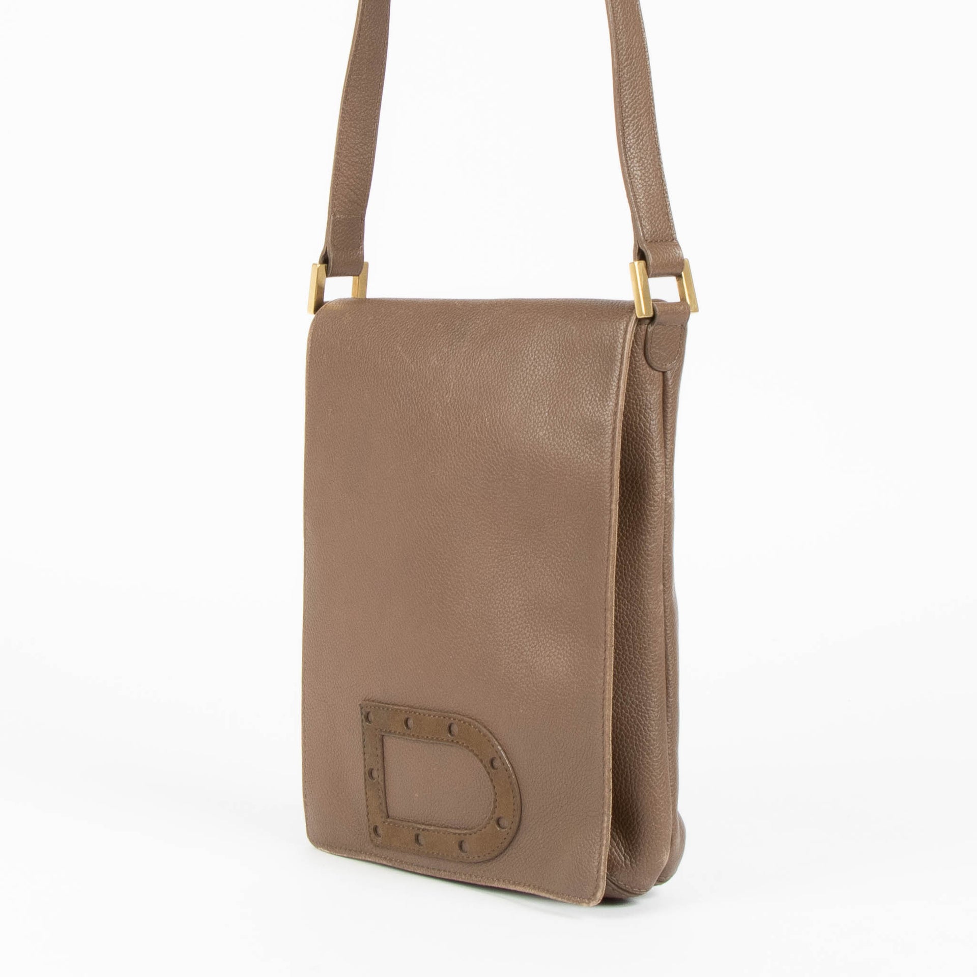 Shop this authentic Delvaux Louise Baudrier pre-loved on Labellov.com 