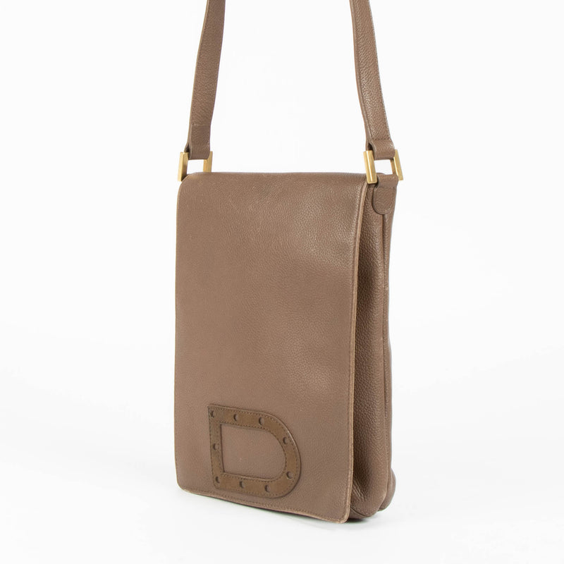 Shop this authentic Delvaux Louise Baudrier pre-loved on Labellov.com 
