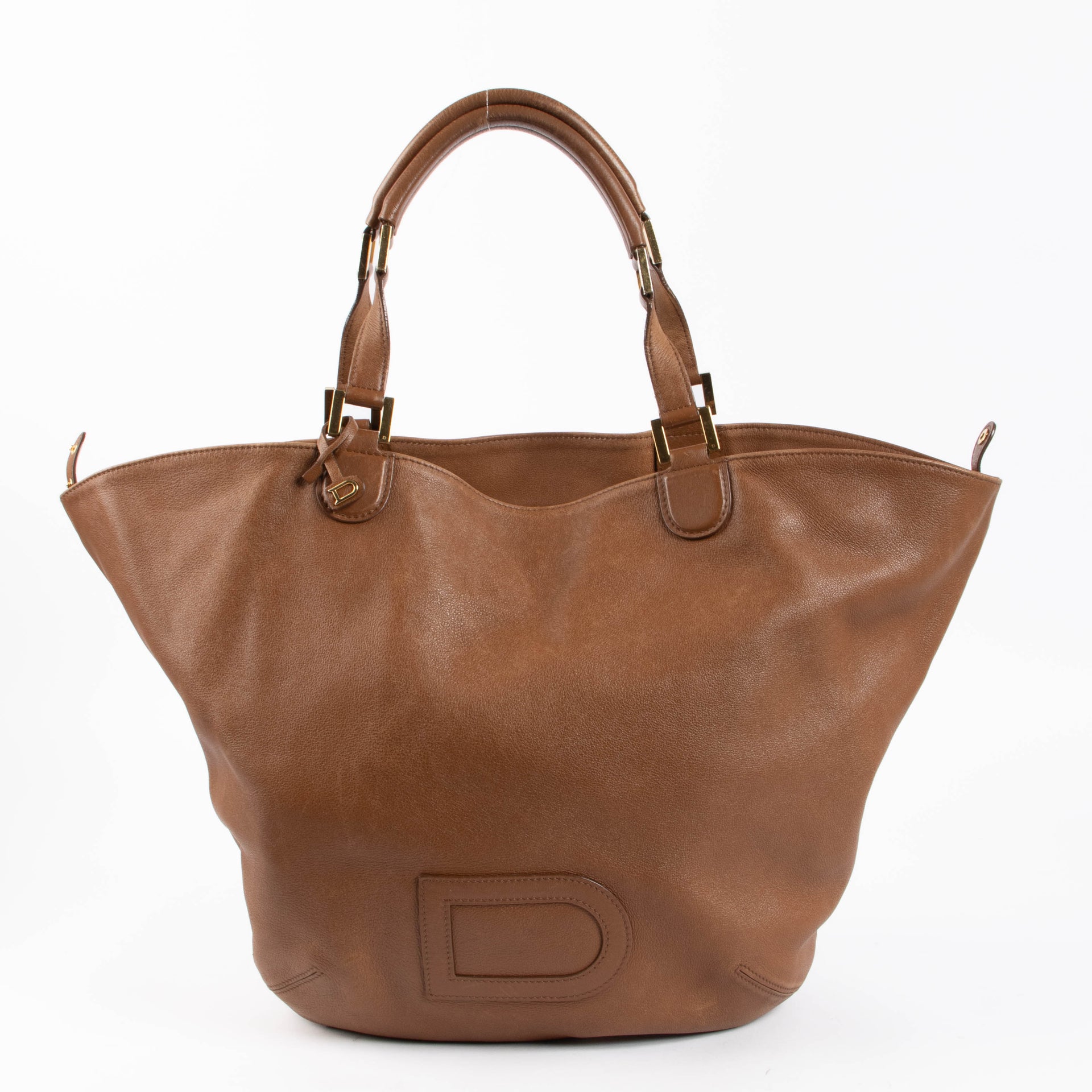 Shop the authentic Delvaux Tan Souple Louise Shoulder Bag second hand on Labellov.com