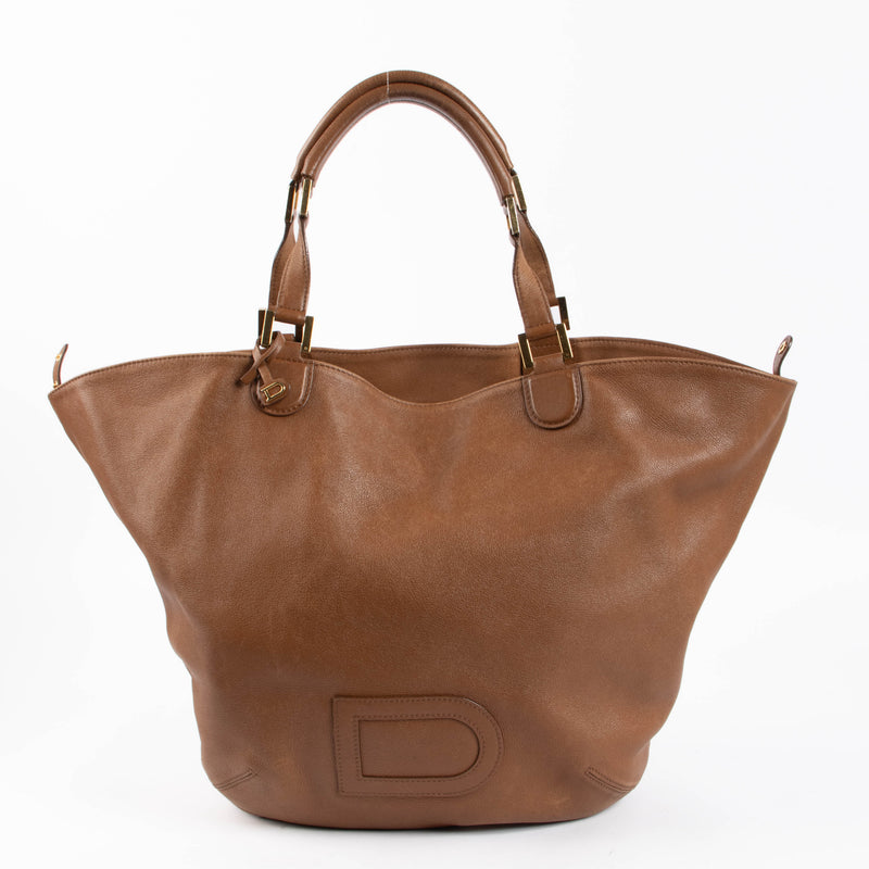Shop the authentic Delvaux Tan Souple Louise Shoulder Bag second hand on Labellov.com