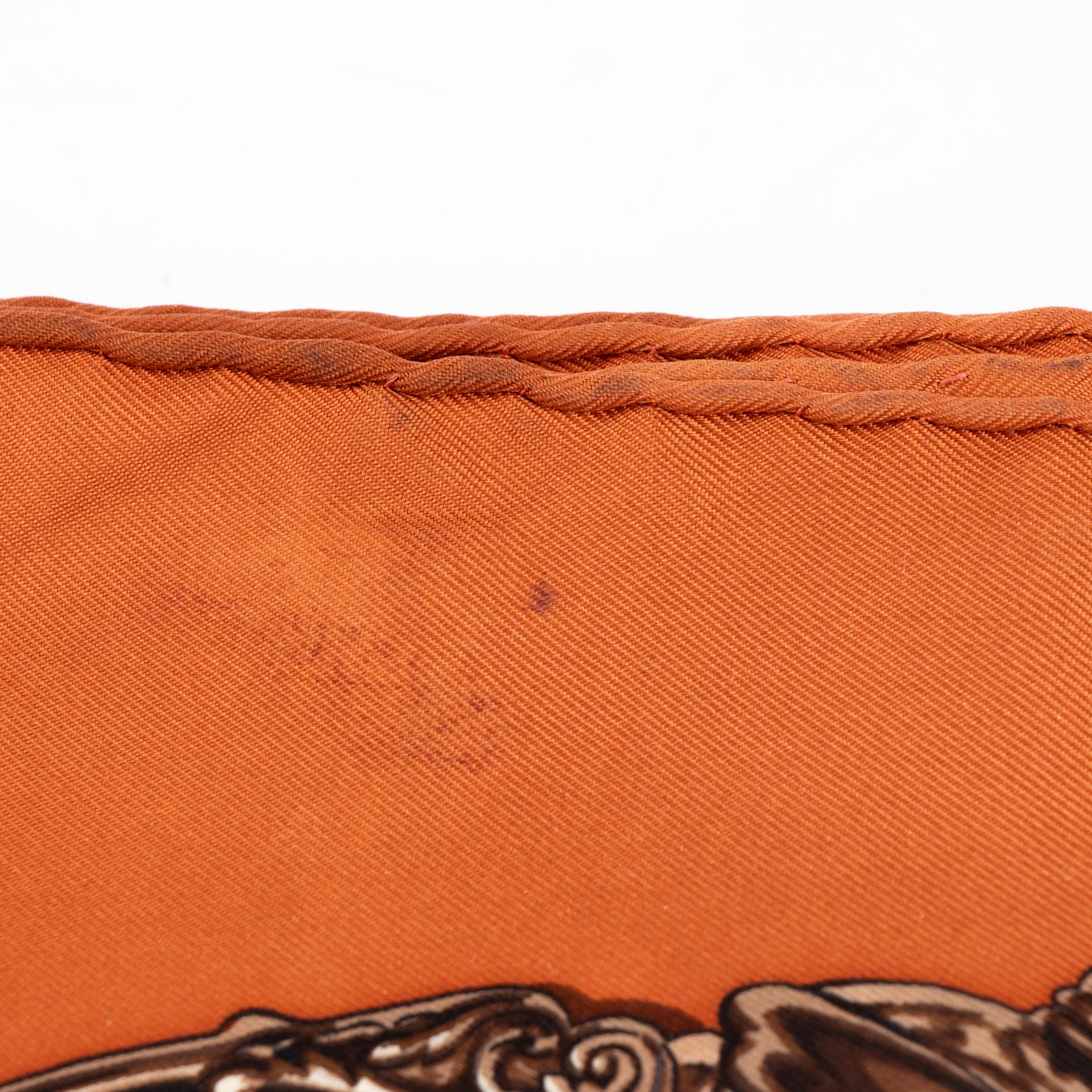 Shop the authentic Hermes Carré de Soie 90 Au Plus Dru second hand on Labellov.com
