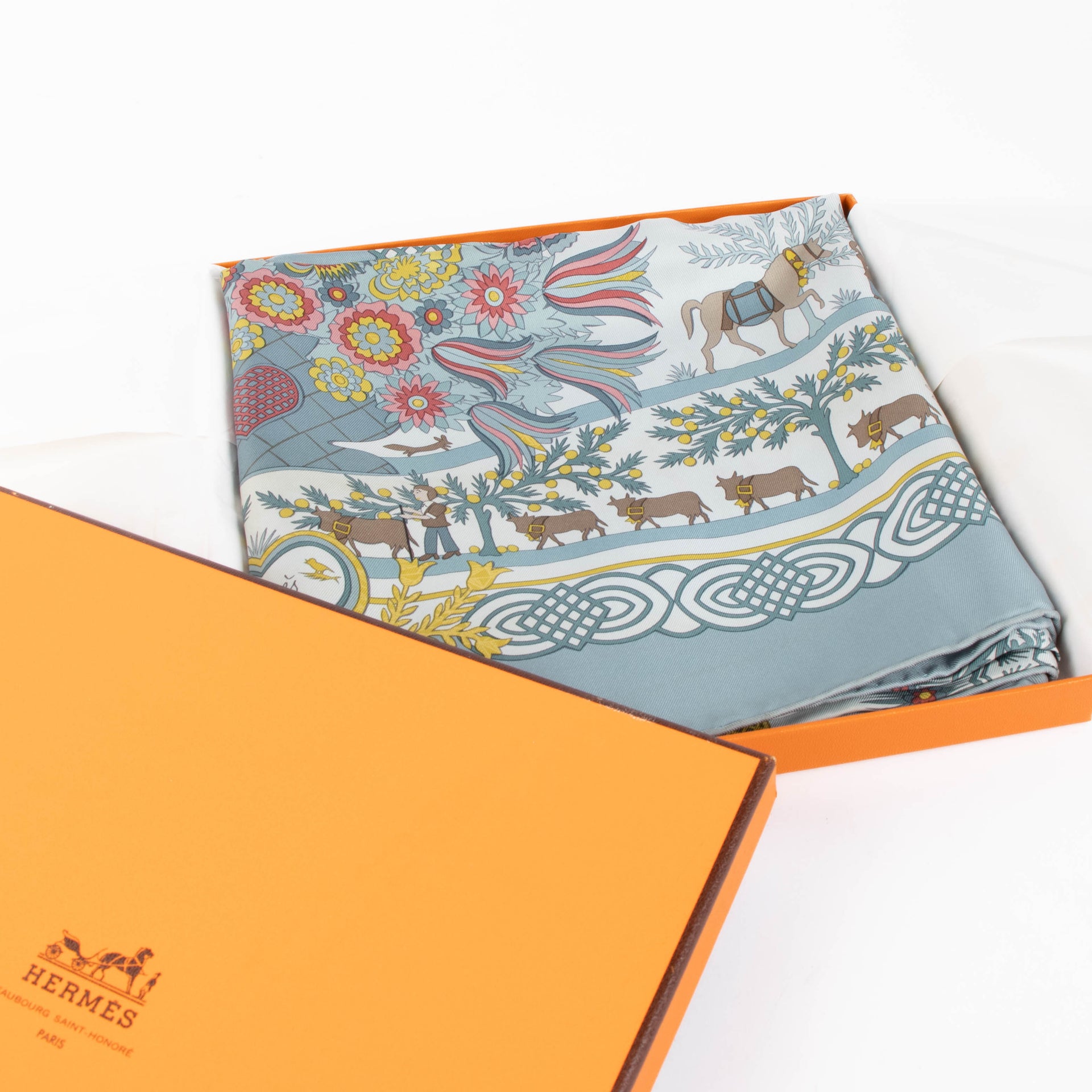 Shop the authentic Hermes Carré de Soie 90 Découpages second hand on Labellov.com