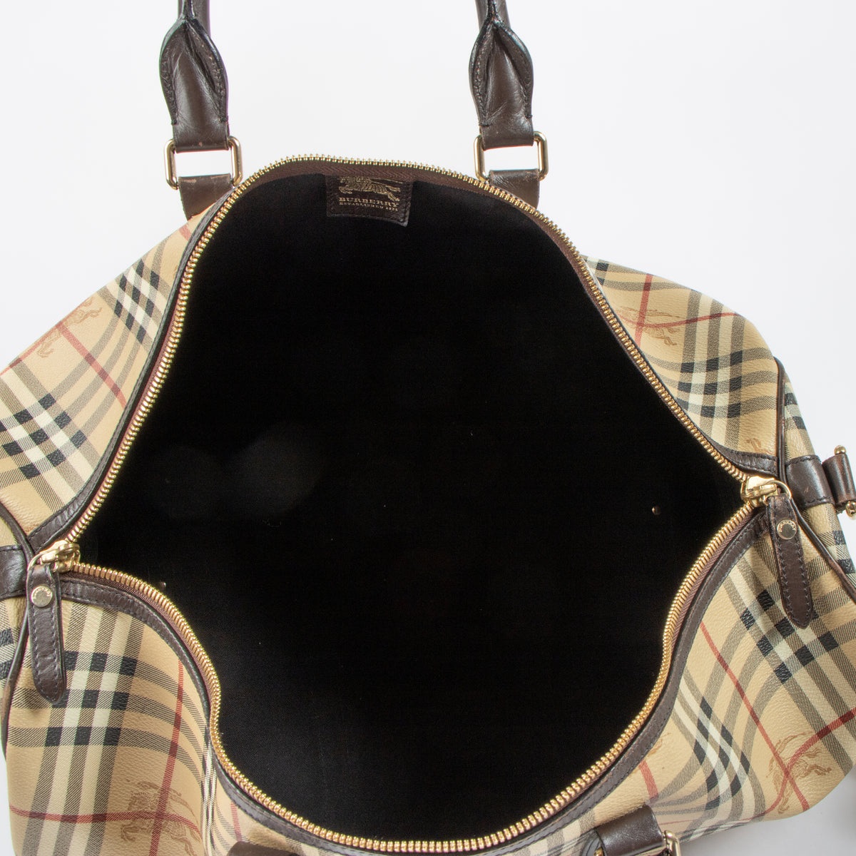 Shop the authentic Burberry Beige Haymarket Check Duffle Bag second hand on Labellov.com!