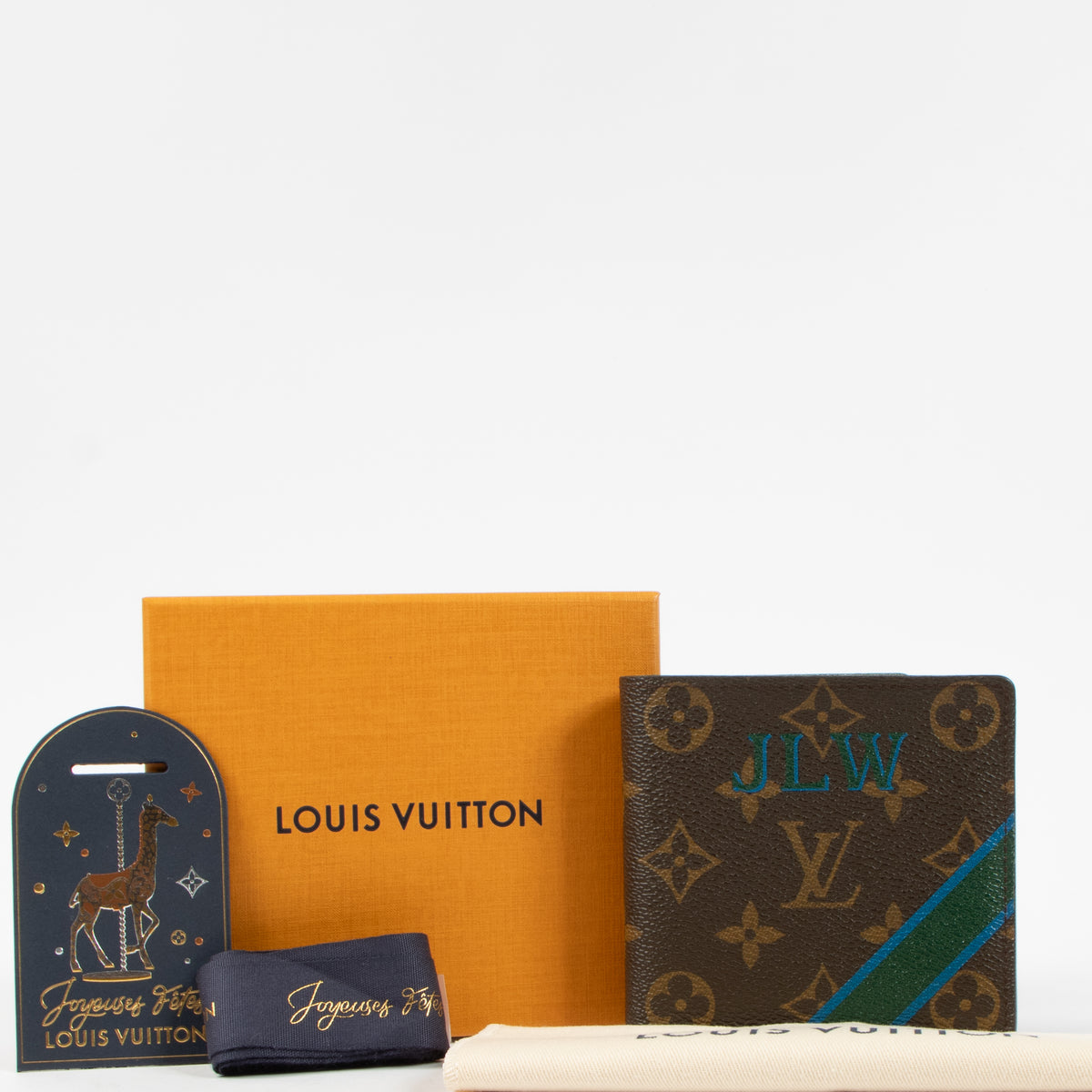 Shop the authentic Louis Vuitton Monogram Macro Wallet second hand on Labellov.com!