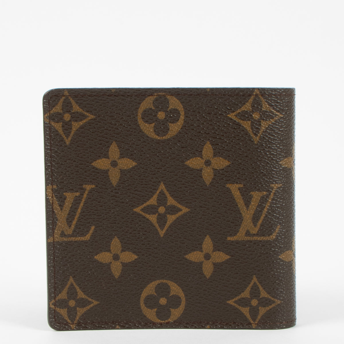 Shop the authentic Louis Vuitton Monogram Macro Wallet second hand on Labellov.com!