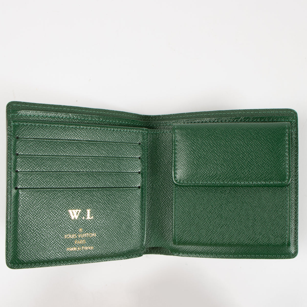 Shop the authentic Louis Vuitton Monogram Macro Wallet second hand on Labellov.com!