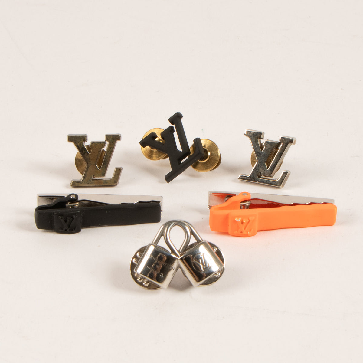 Shop this authentic Louis Vuitton Set of 2 Clips and 4 Pins pre-loved on Labellov.com