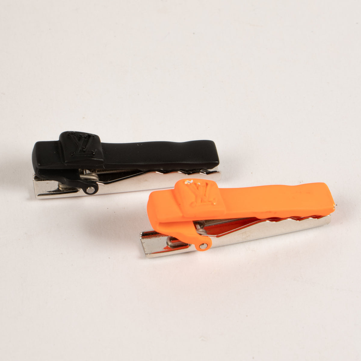 Shop this authentic Louis Vuitton Set of 2 Clips and 4 Pins pre-loved on Labellov.com