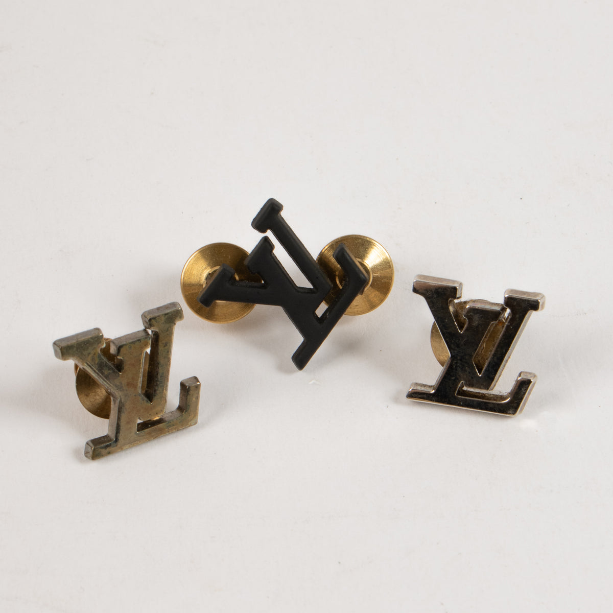 Shop this authentic Louis Vuitton Set of 2 Clips and 4 Pins pre-loved on Labellov.com