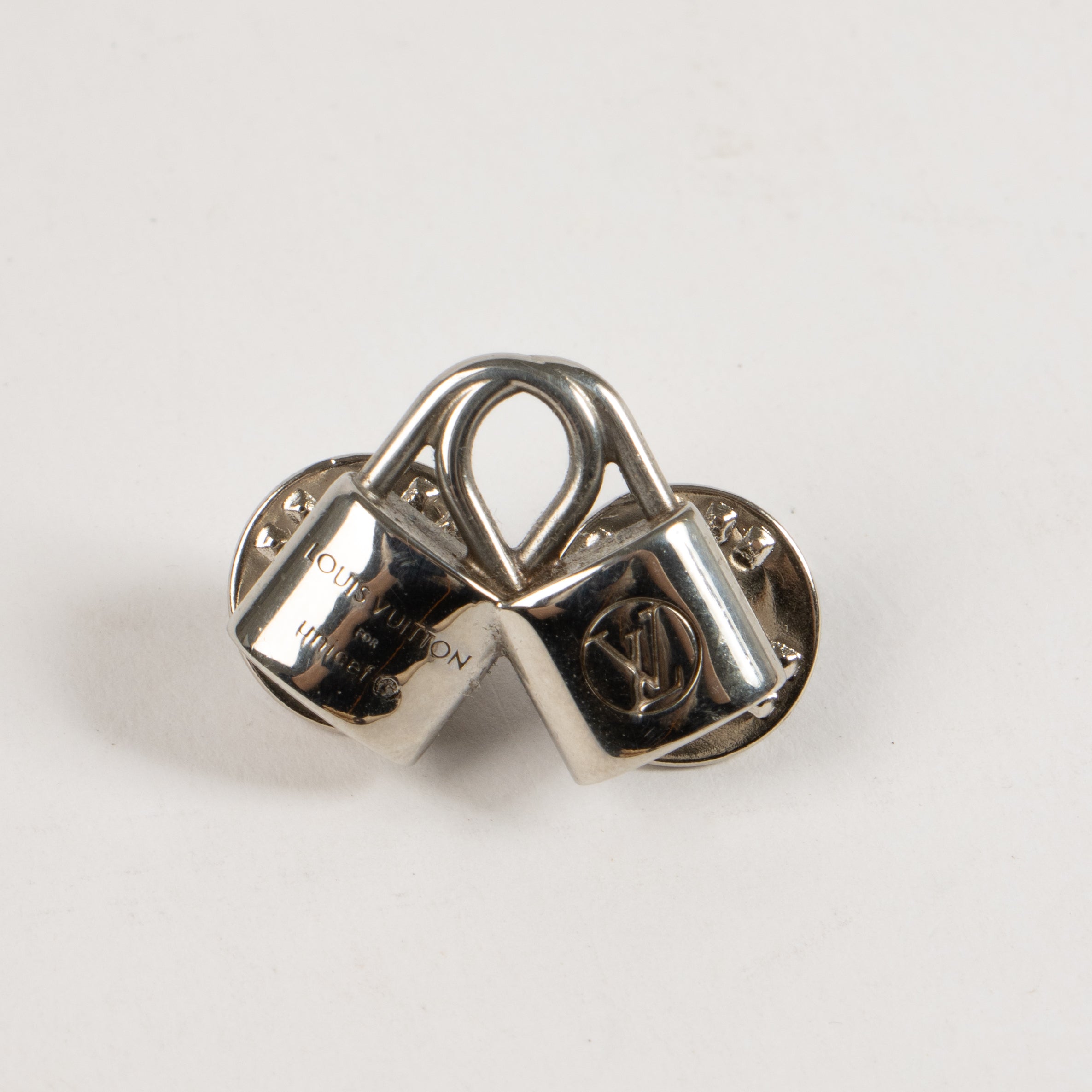 Louis Vuitton Set of 2 Clips and 4 Pins – Labellov