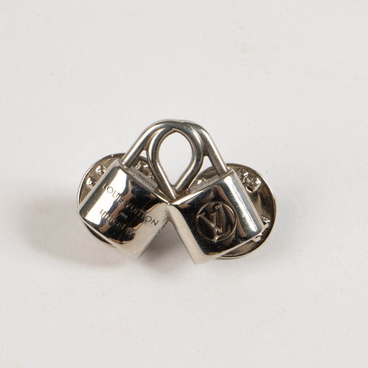 Shop this authentic Louis Vuitton Set of 2 Clips and 4 Pins pre-loved on Labellov.com