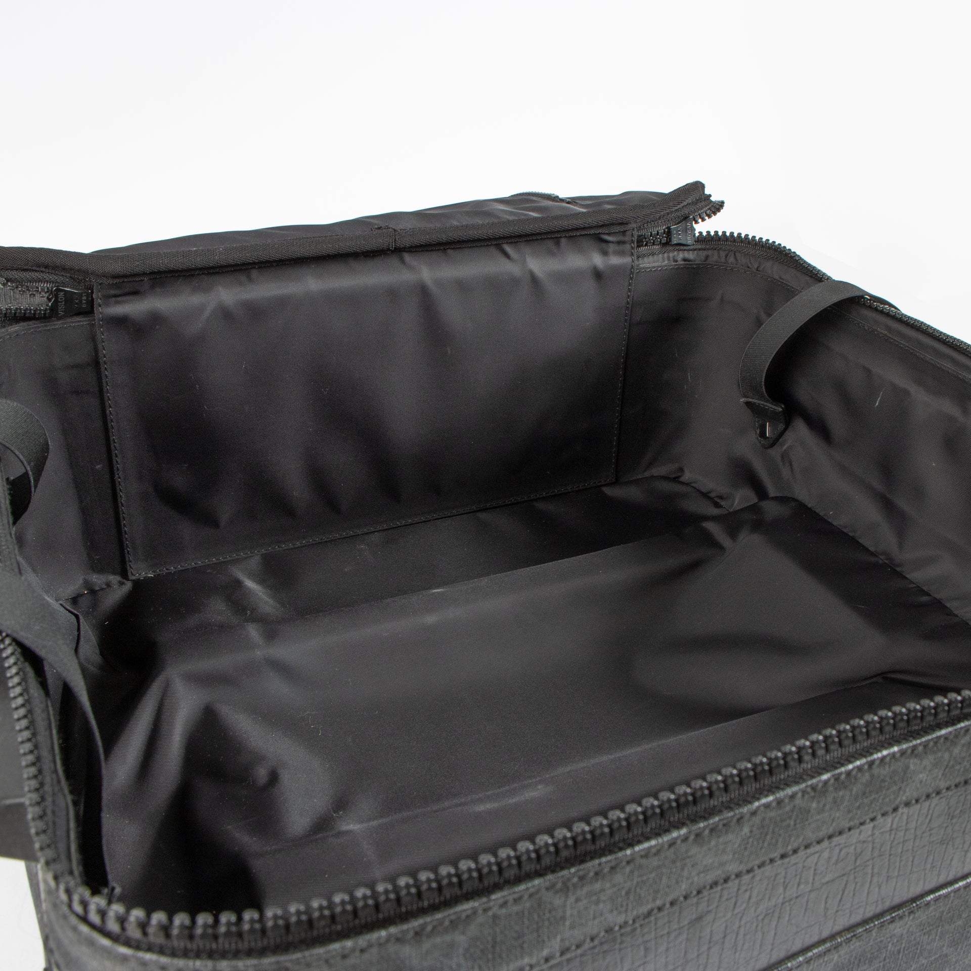 Shop tis authentic Gucci Black GG Supreme Trolley pre-loved on Labellov.com