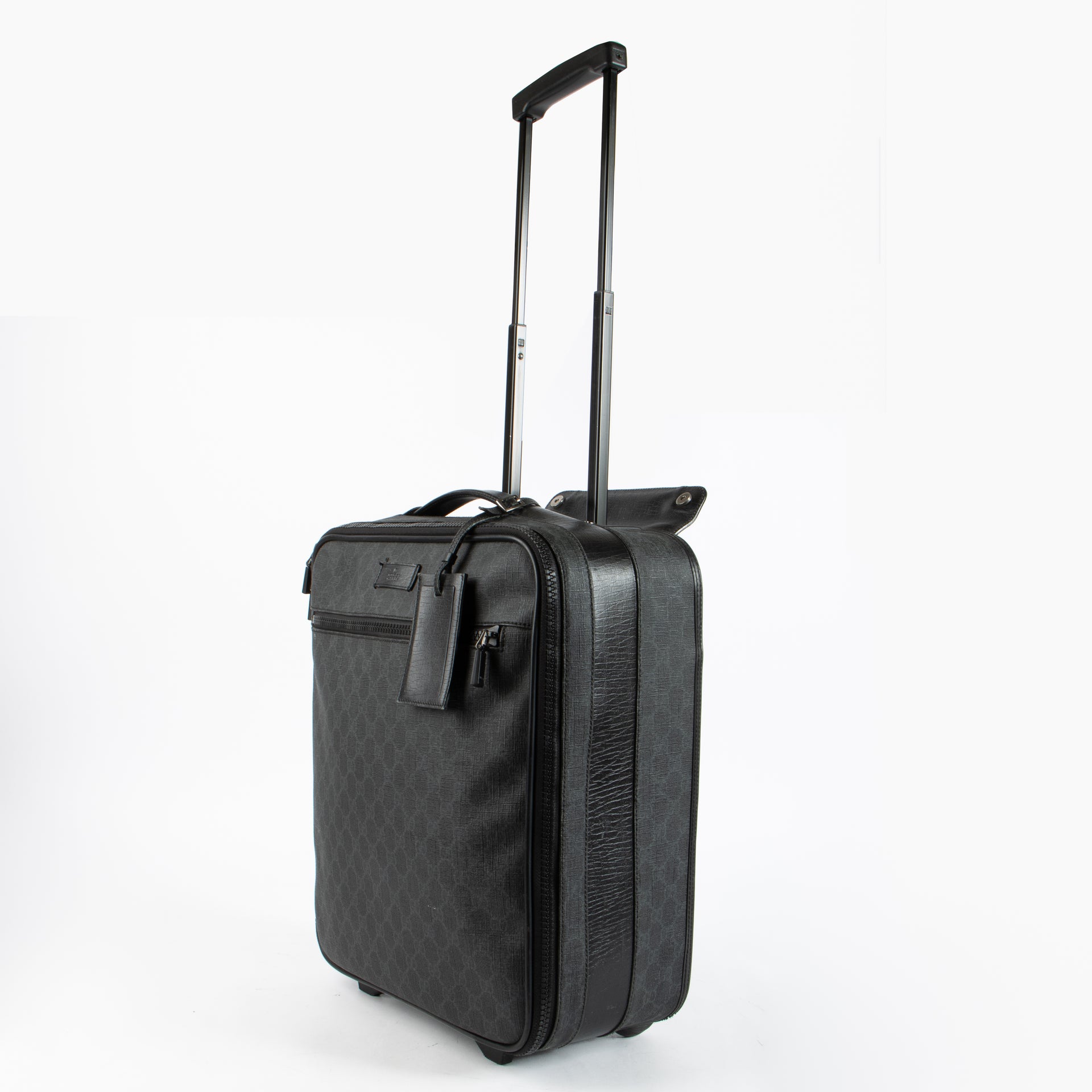 Shop tis authentic Gucci Black GG Supreme Trolley pre-loved on Labellov.com