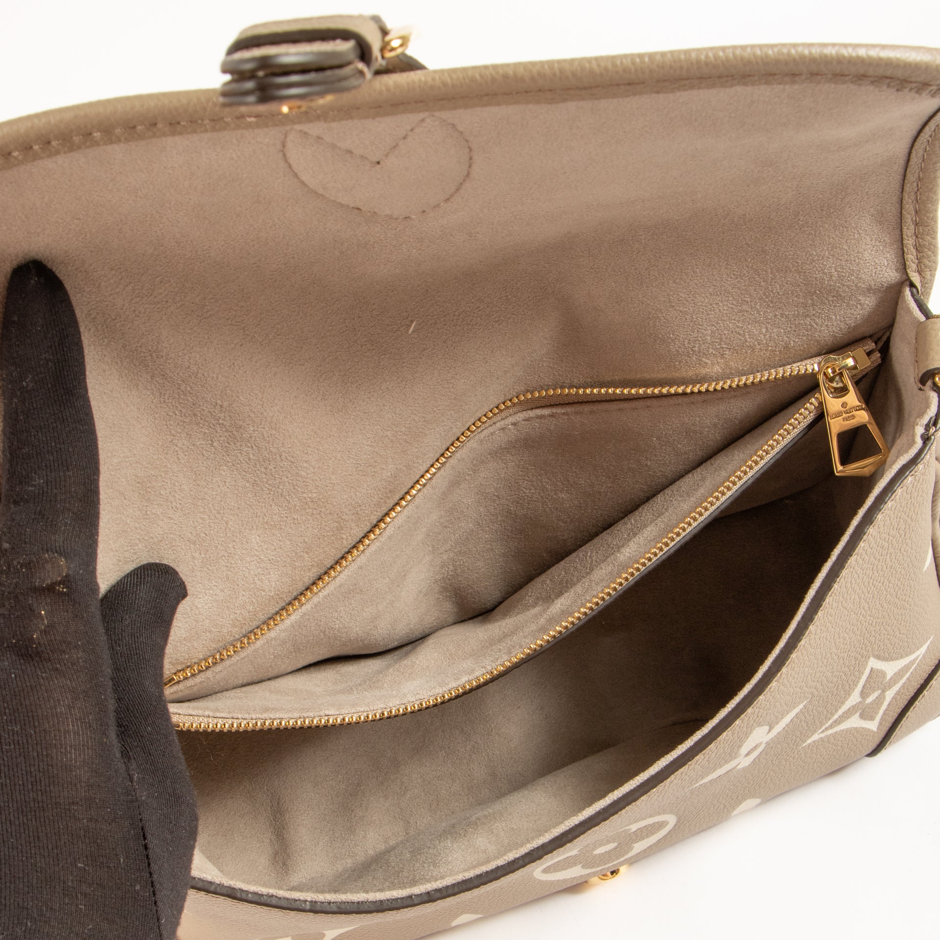 Shop the authentic Louis Vuitton Tourterelle Bicolor Monogram Shoulder Bag on Labellov.com !