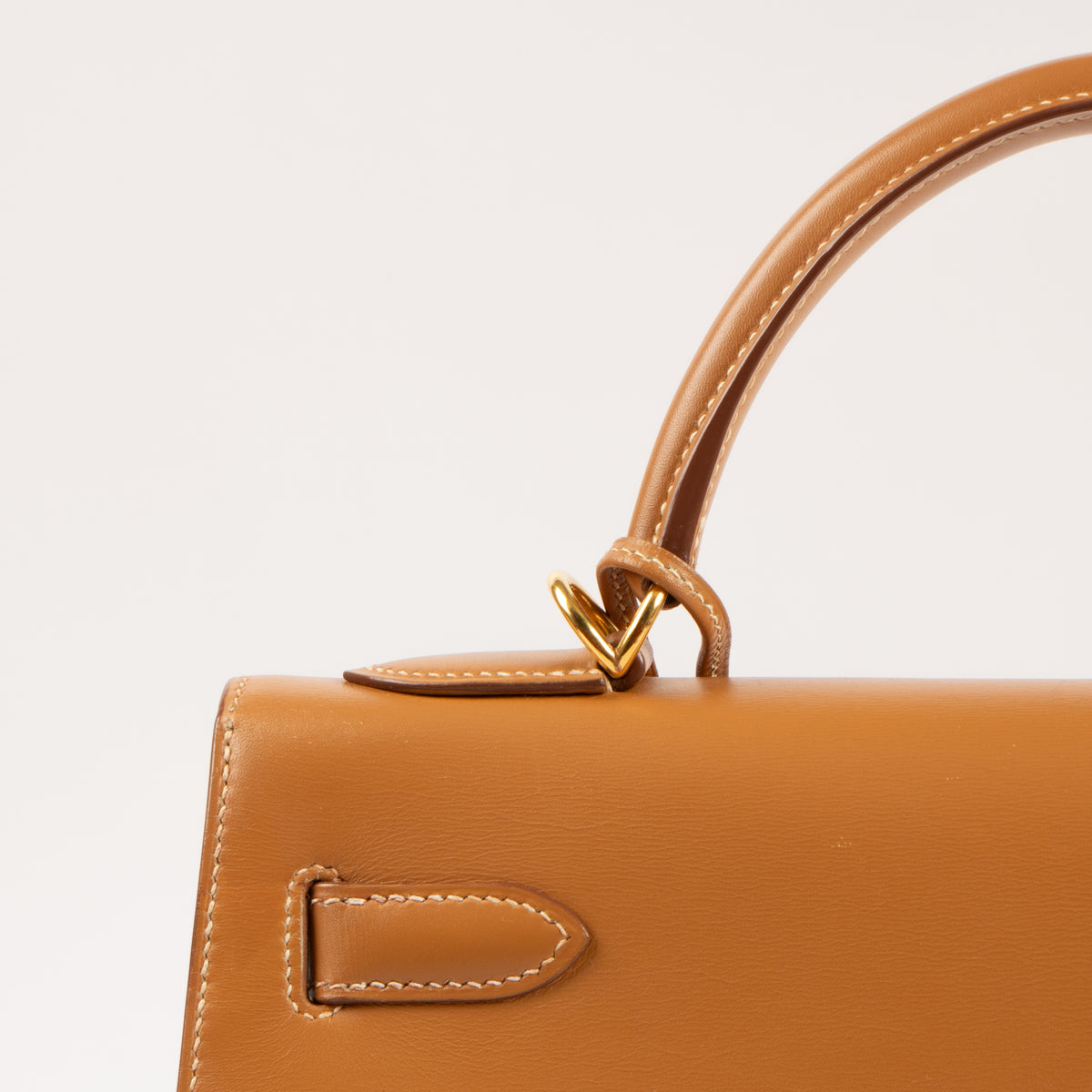 Shop the authentic Hermes Vintage Kelly 32 Naturel Sable Box GHW on Labellov.com.
