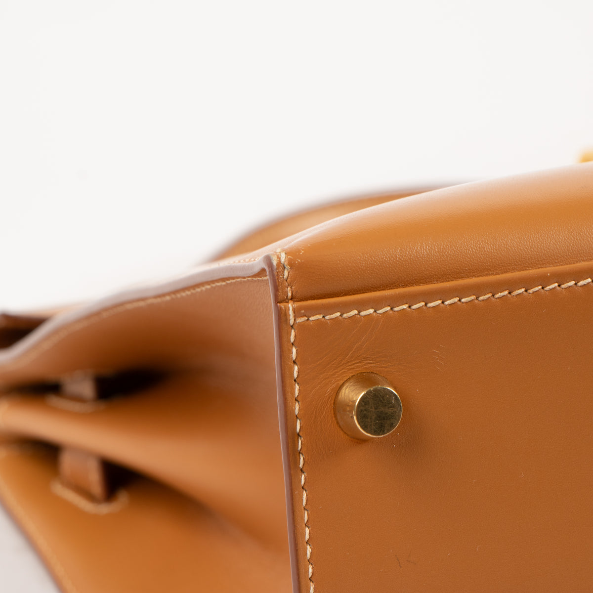 Shop the authentic Hermes Vintage Kelly 32 Naturel Sable Box GHW on Labellov.com.
