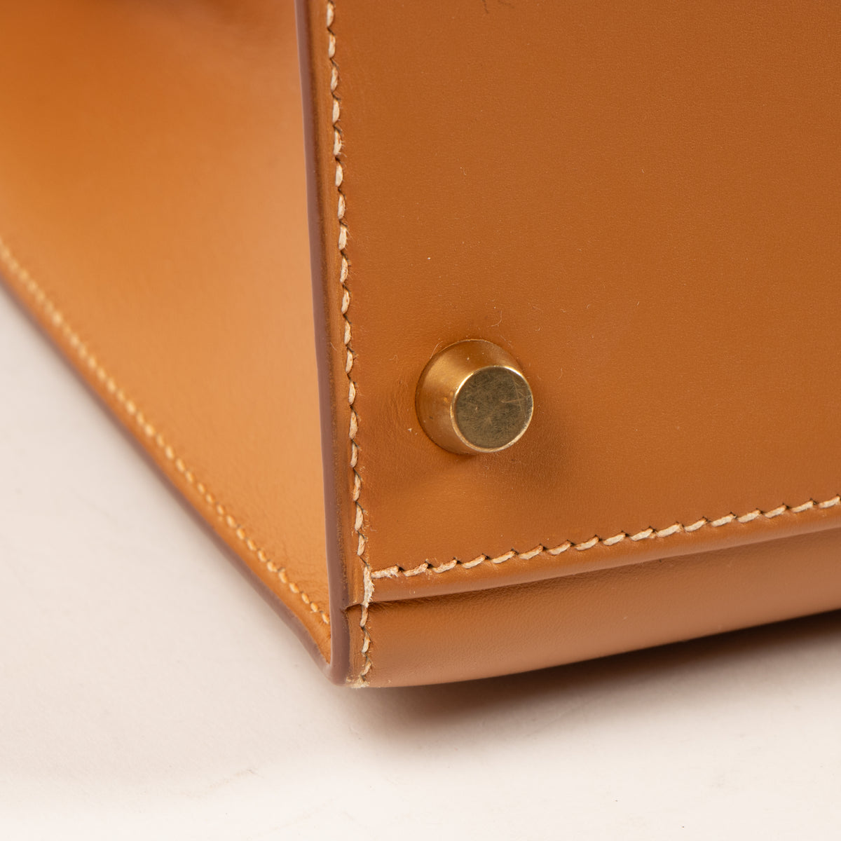 Shop the authentic Hermes Vintage Kelly 32 Naturel Sable Box GHW on Labellov.com.

