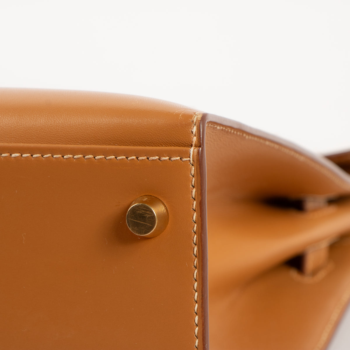 Shop the authentic Hermes Vintage Kelly 32 Naturel Sable Box GHW on Labellov.com.
