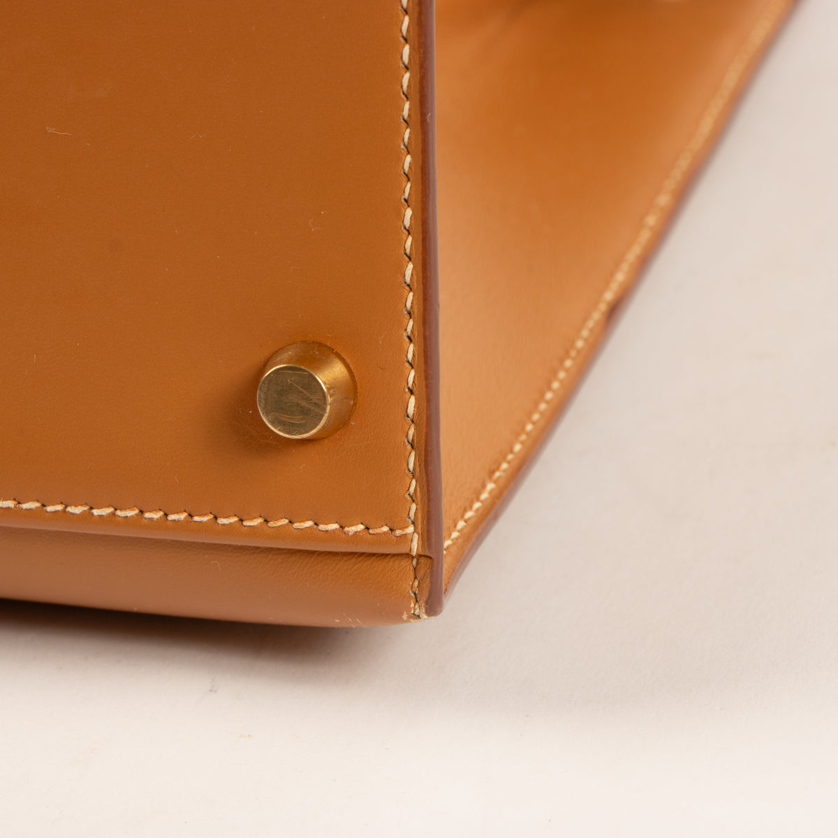 Shop the authentic Hermes Vintage Kelly 32 Naturel Sable Box GHW on Labellov.com.
