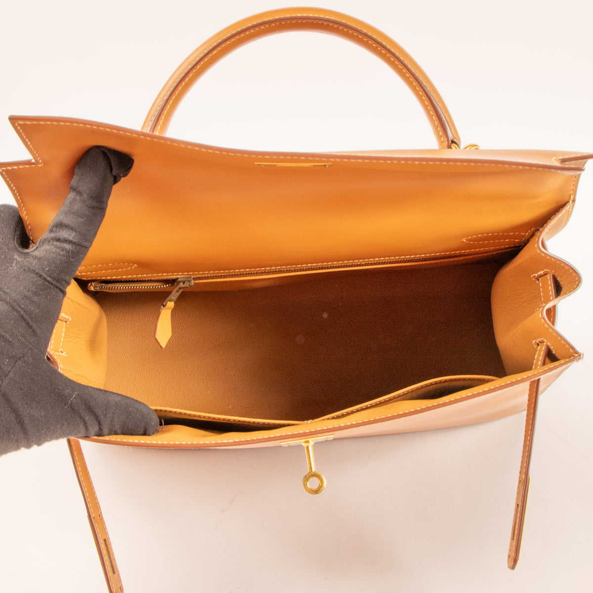 Shop the authentic Hermes Vintage Kelly 32 Naturel Sable Box GHW on Labellov.com.
