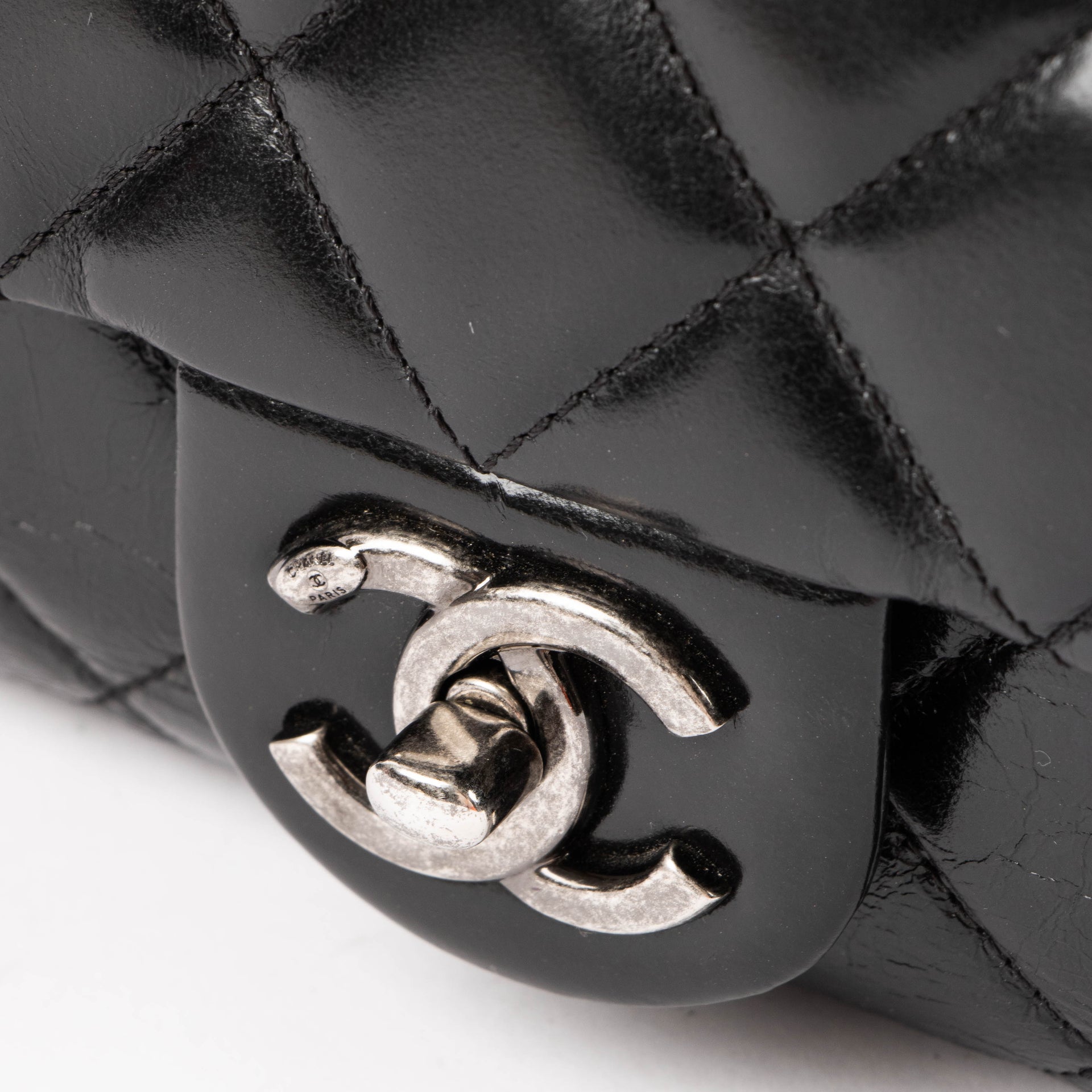 Shop the authentic Chanel Black Medium Easy Flap Bag second hand on Labellov.com