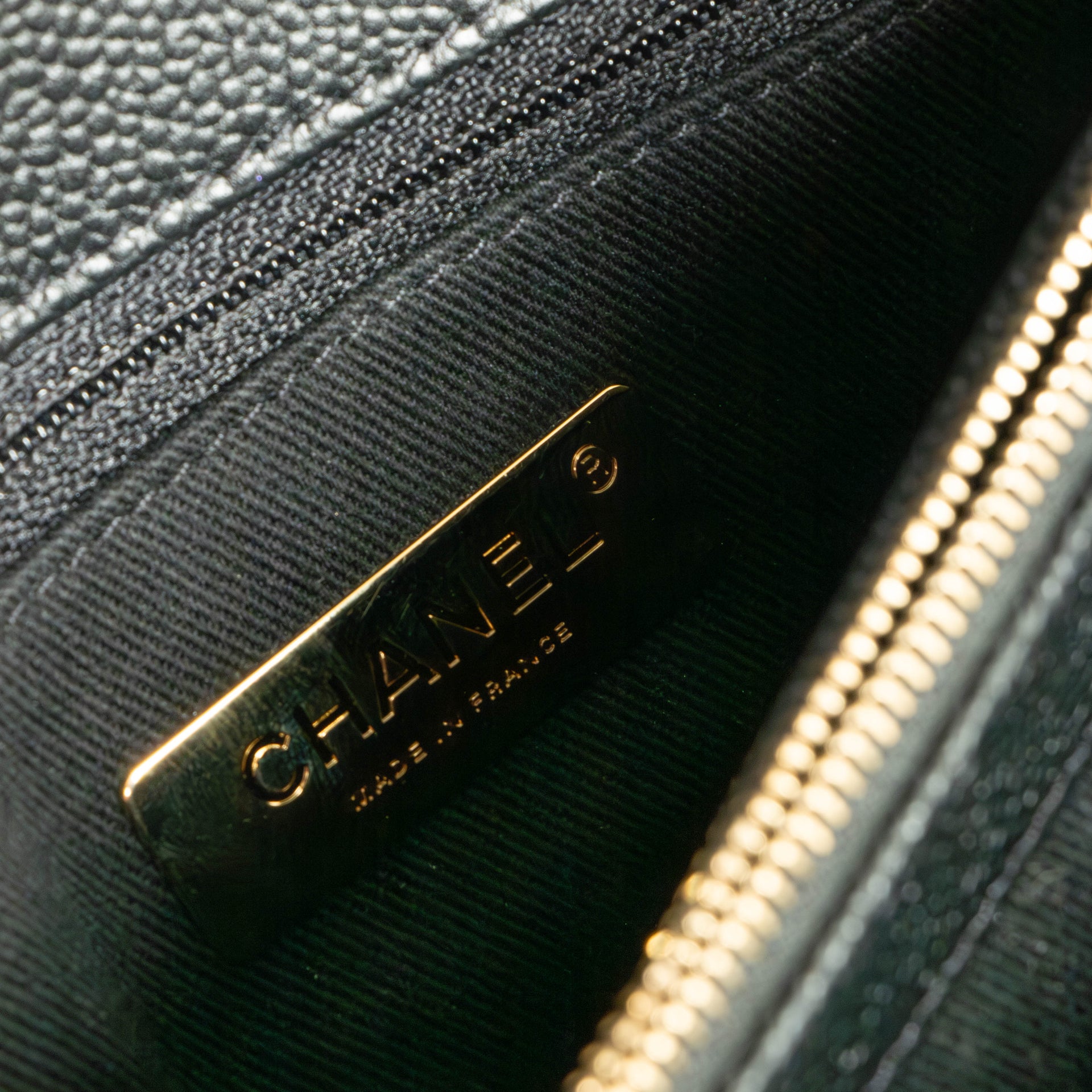 Shop the authentic Chanel Black Medium Chic Affinity Flap Crossbody Bag second hand on Labellov.com