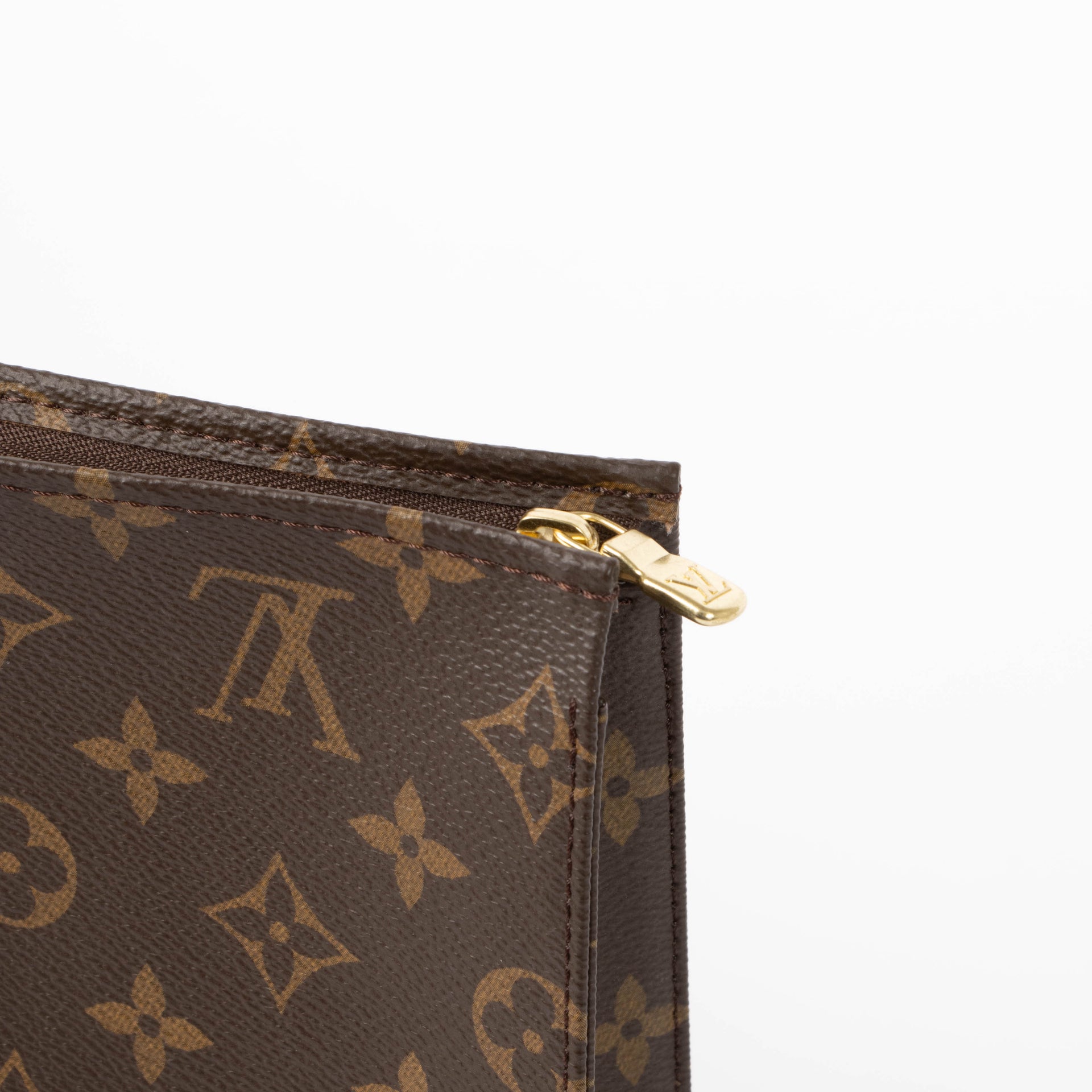 Louis Vuitton Monogram Poche Toilette 26