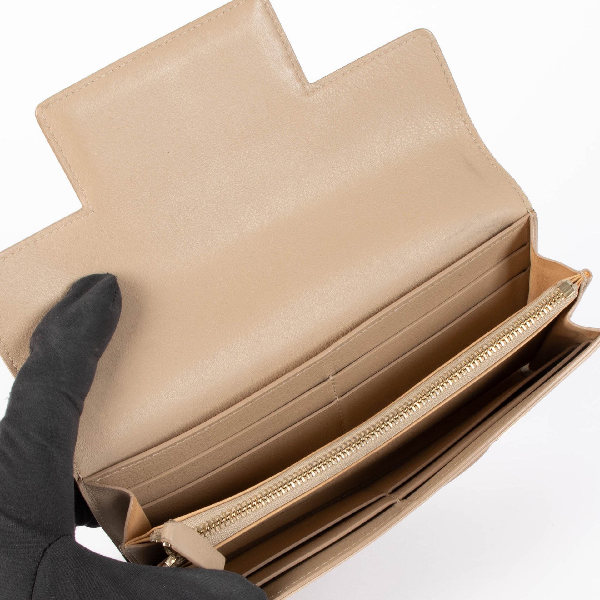Shop this authentic Delvaux Beige Madame Wallet pre-loved on Labellov.com 