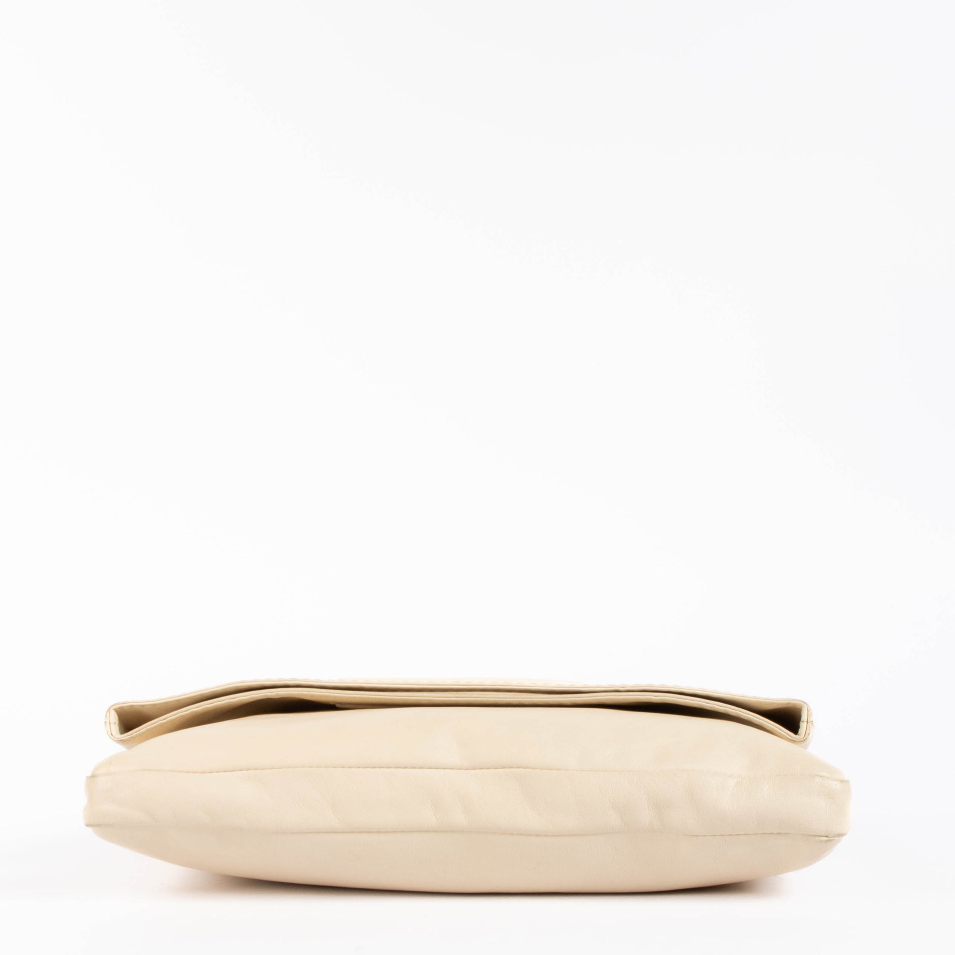 Shop this authentic Delvaux Ivory Destrier Souple Ame Libre Shoulder bag pre-loved on labellov.com 