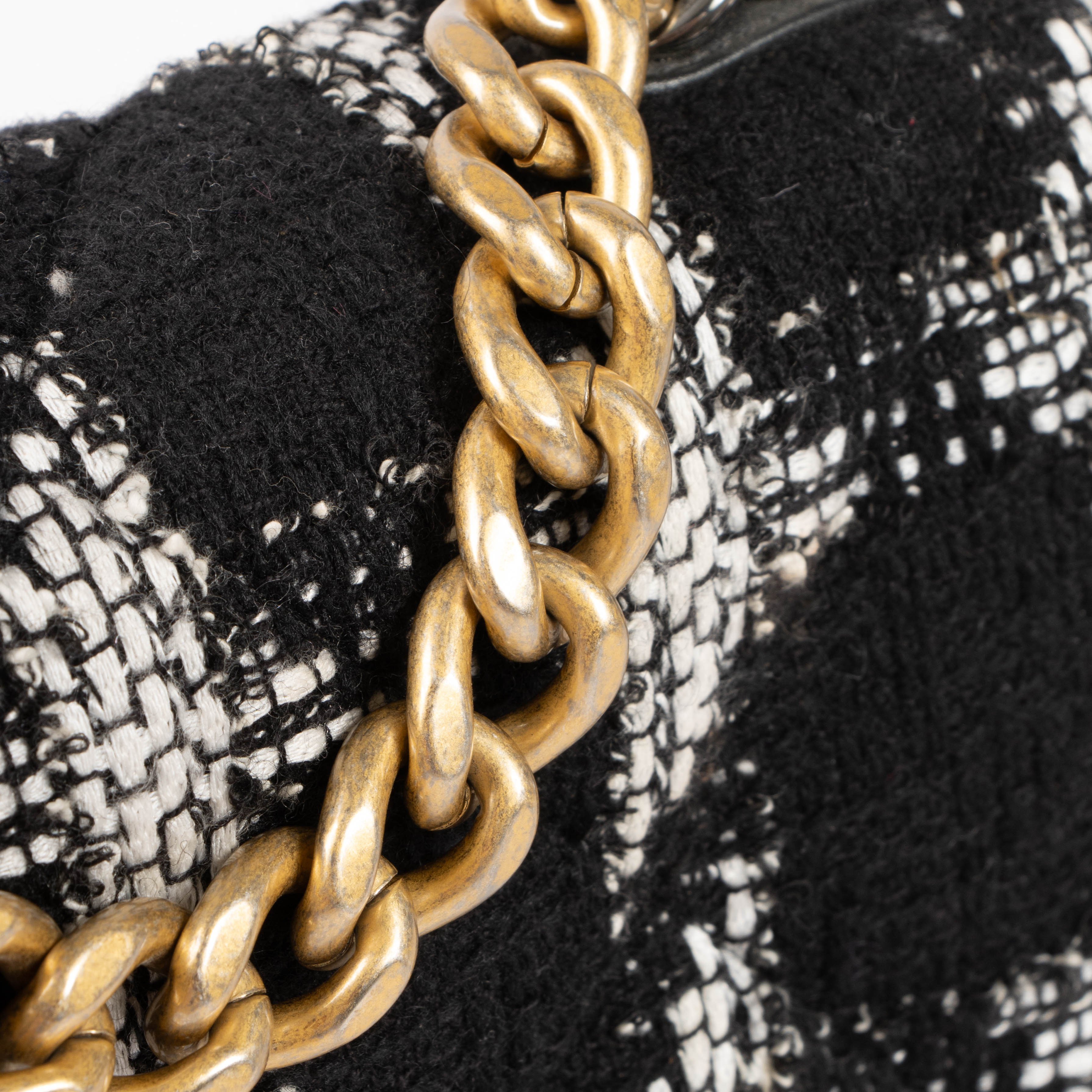 Chanel Black/White Houndstooth Tweed Small Chanel 19 Bag – Labellov