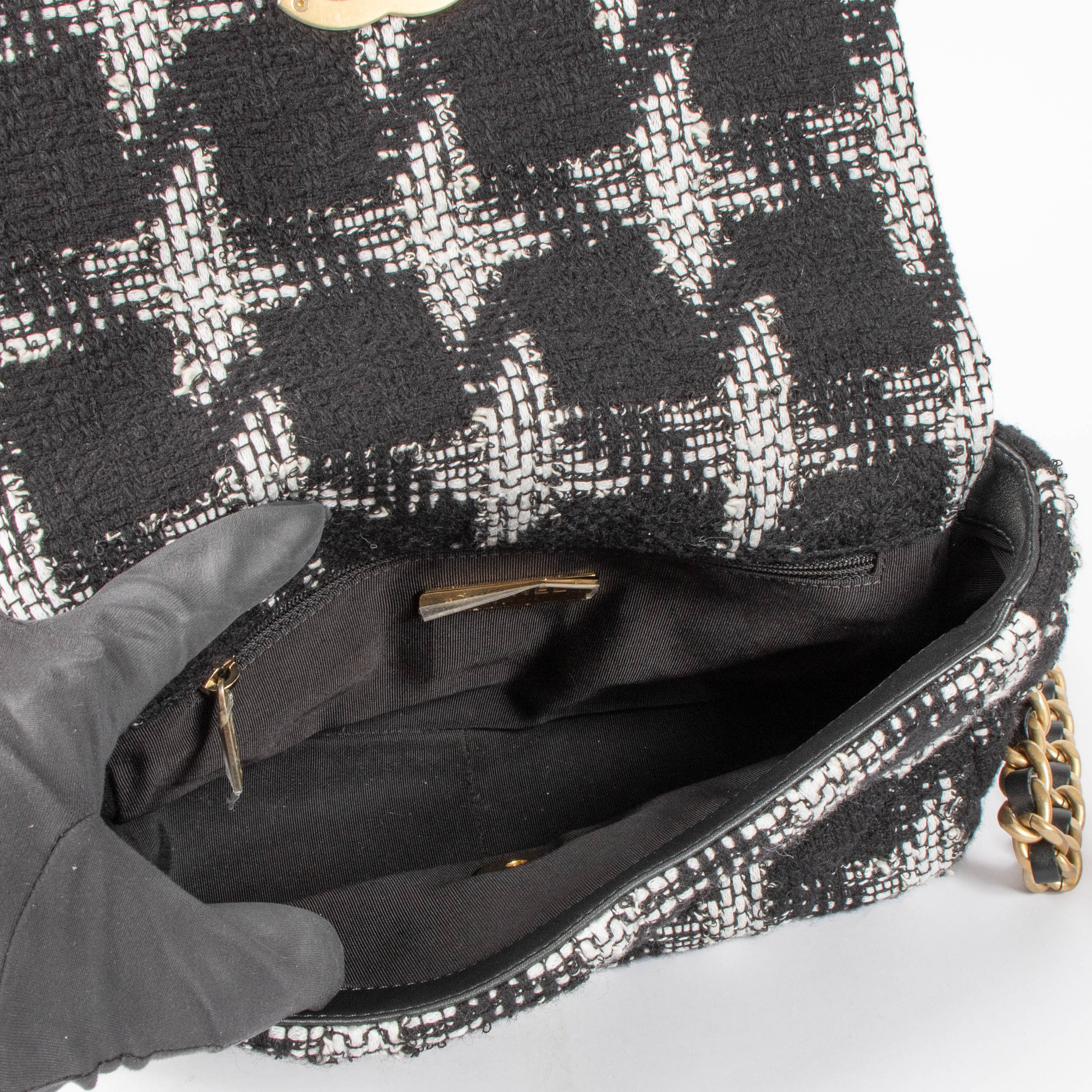 Chanel Black/White Houndstooth Tweed Small Chanel 19 Bag – Labellov