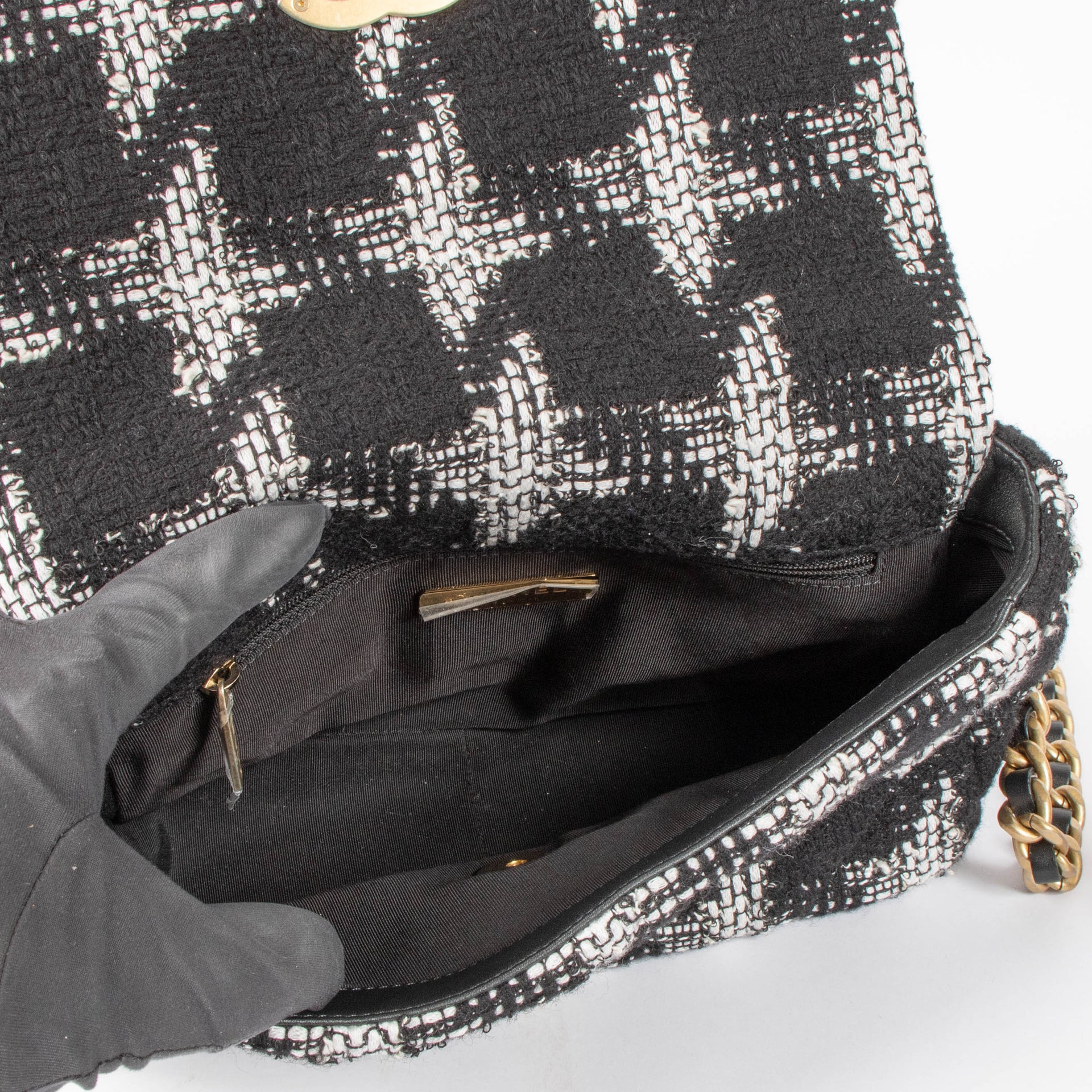 Chanel Black/White Houndstooth Tweed Small Chanel 19 Bag