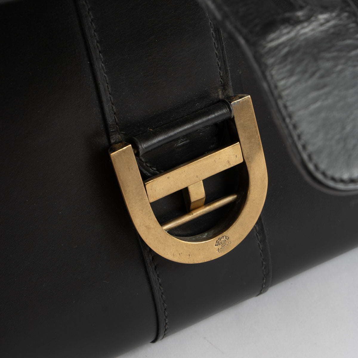 Shop the authentic Delvaux Vintage Black MM Brillant Top Handle second hand on Labellov.com!