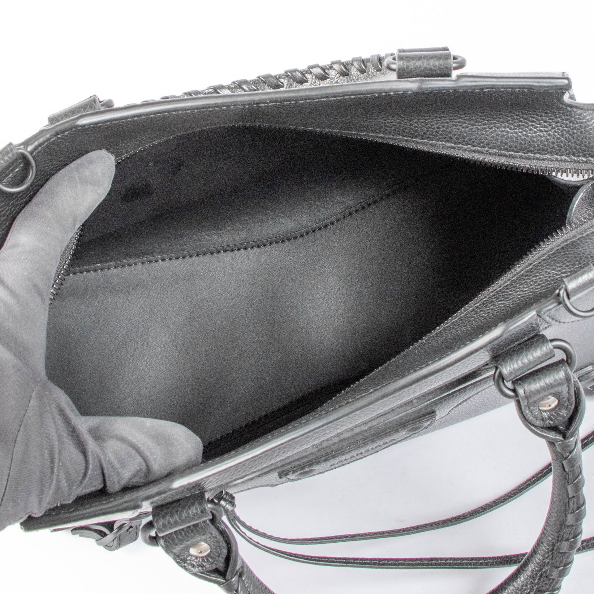 Shop this 100% authentic Balenciaga Black Neo Classic Bag at Labellov.com
