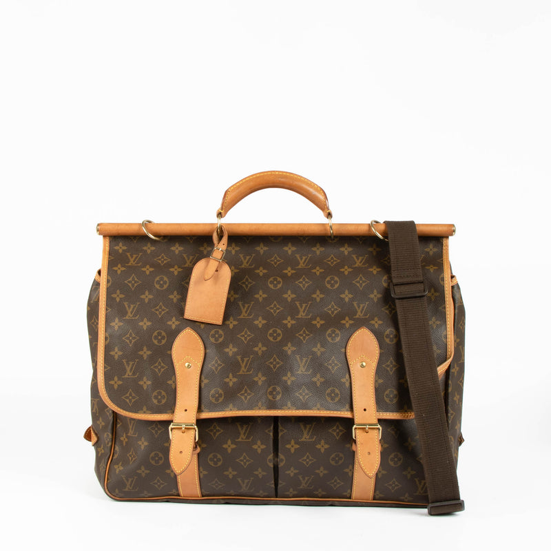 Shop the authentic Louis Vuitton Monogram Sac Chasse second hand on Labellov.com