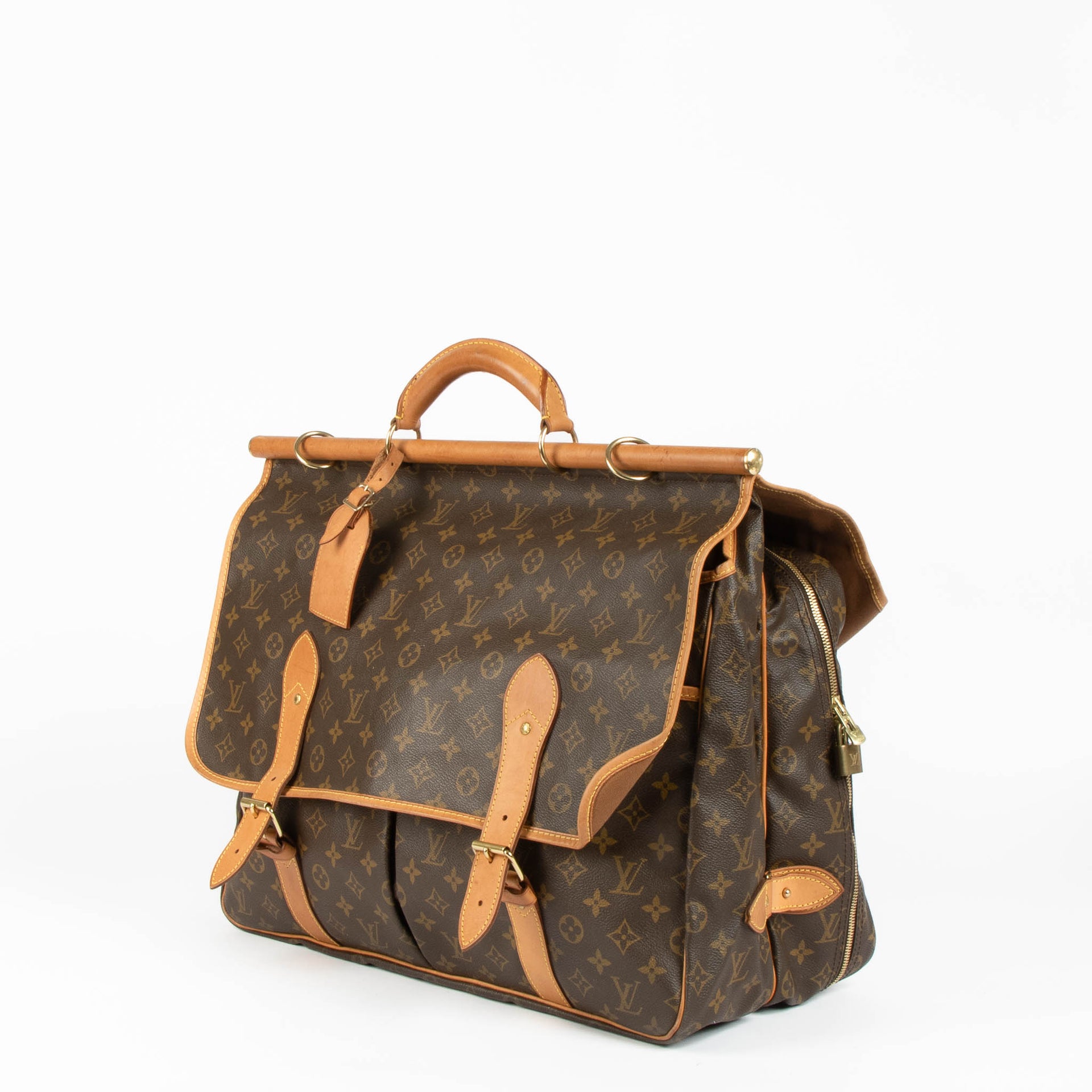 Shop the authentic Louis Vuitton Monogram Sac Chasse second hand on Labellov.com