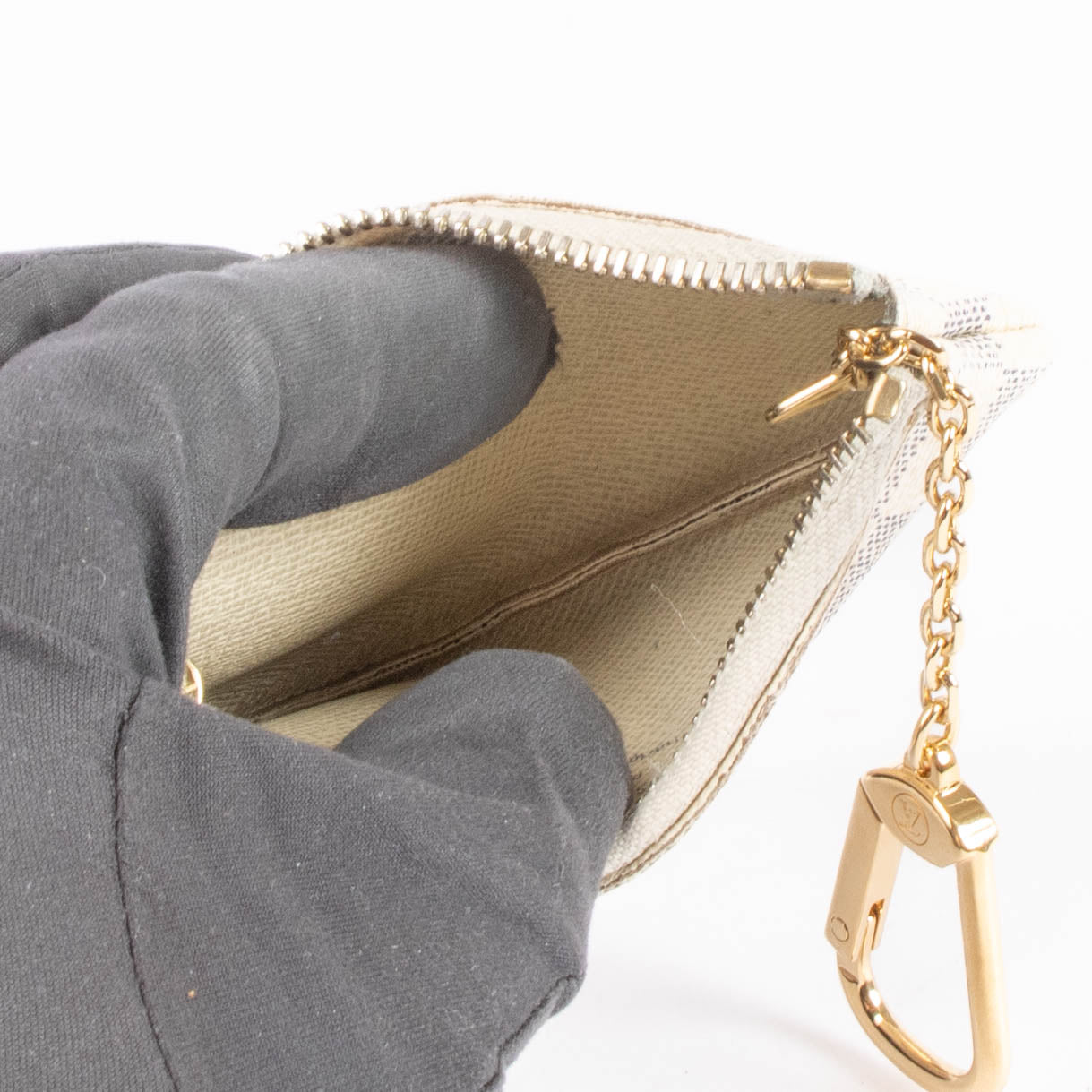Shop this 100% authentic Louis Vuitton Damier Ebene Coin Purse at Labellov.com