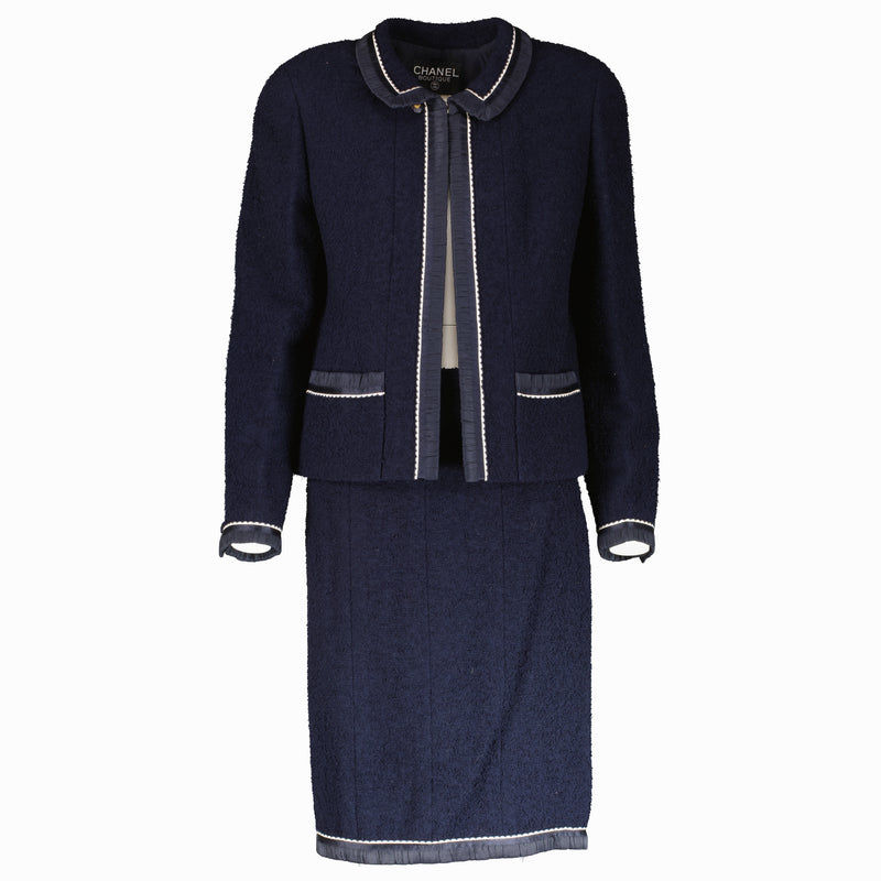 Shop the authentic Chanel 94 P Blue Tweed Jacket/Skirt Set - FR 40 second hand on Labellov.com