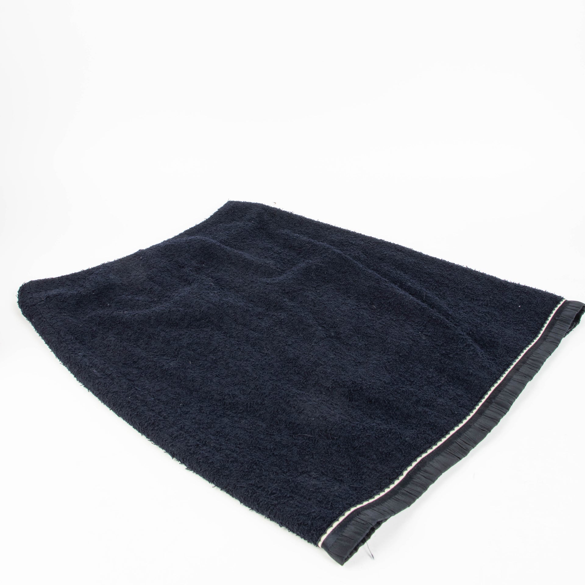 Shop the authentic Chanel 94 P Blue Tweed Jacket/Skirt Set - FR 40 second hand on Labellov.com