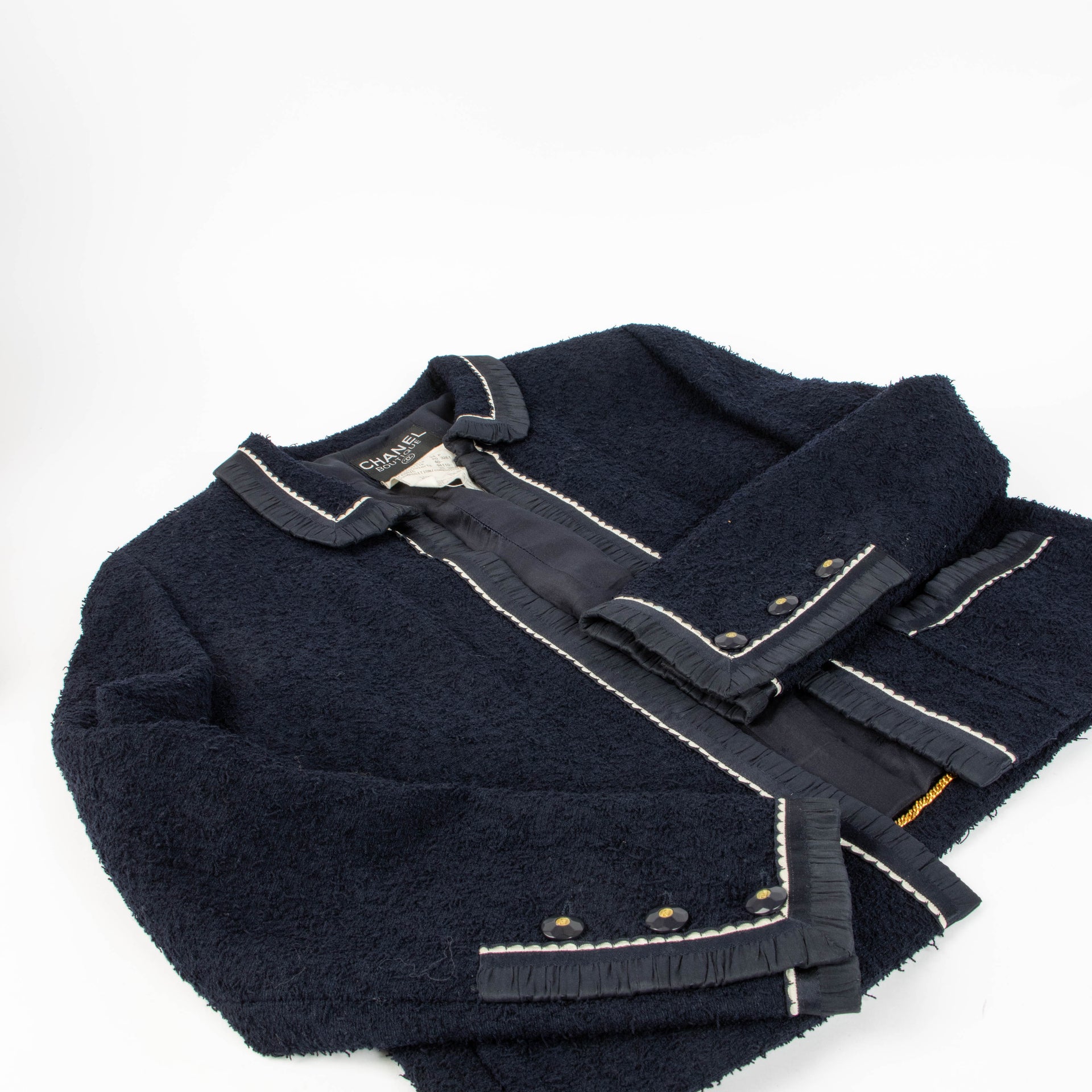 Shop the authentic Chanel 94 P Blue Tweed Jacket/Skirt Set - FR 40 second hand on Labellov.com