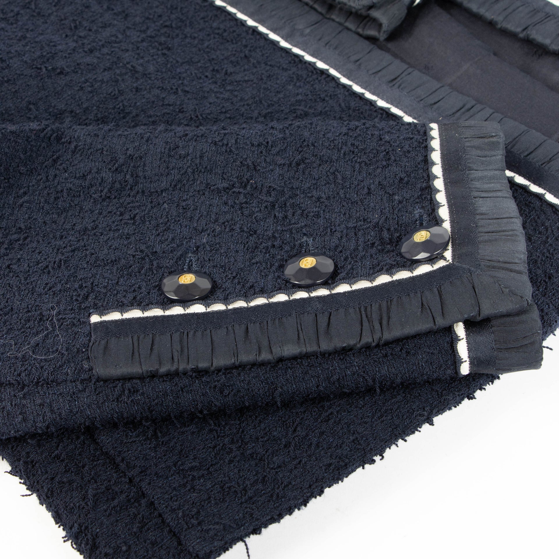 Shop the authentic Chanel 94 P Blue Tweed Jacket/Skirt Set - FR 40 second hand on Labellov.com