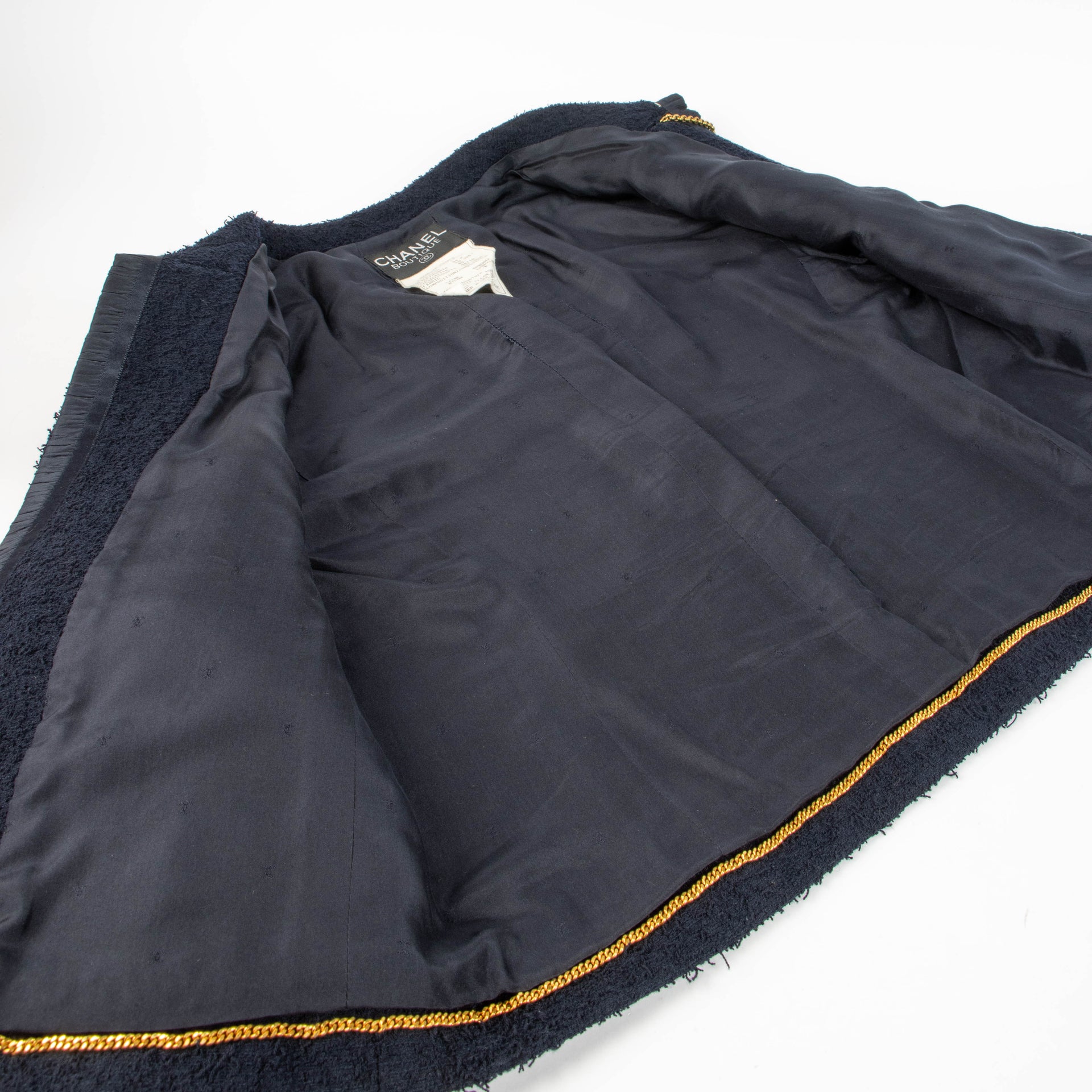 Shop the authentic Chanel 94 P Blue Tweed Jacket/Skirt Set - FR 40 second hand on Labellov.com