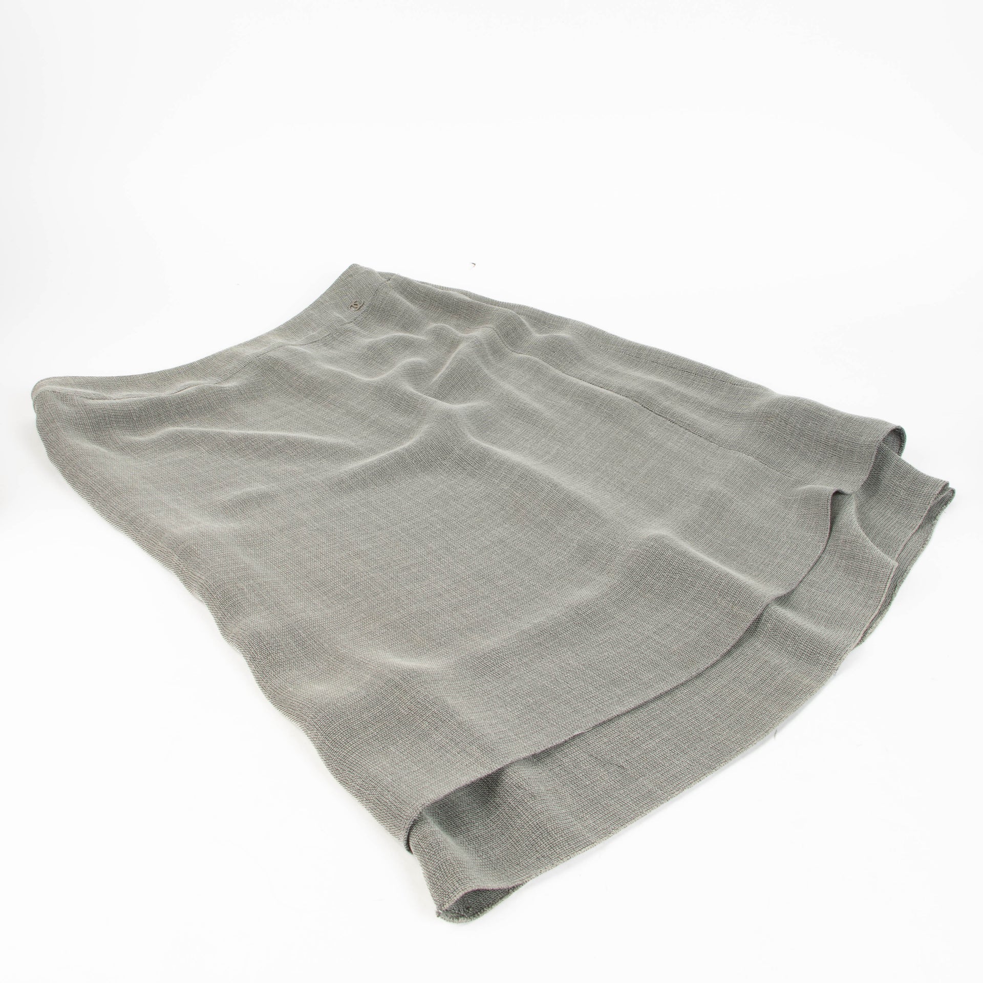 Shop the authentic Chanel 99P Grey Jacket/Skirt Set second hand on Labellov.com