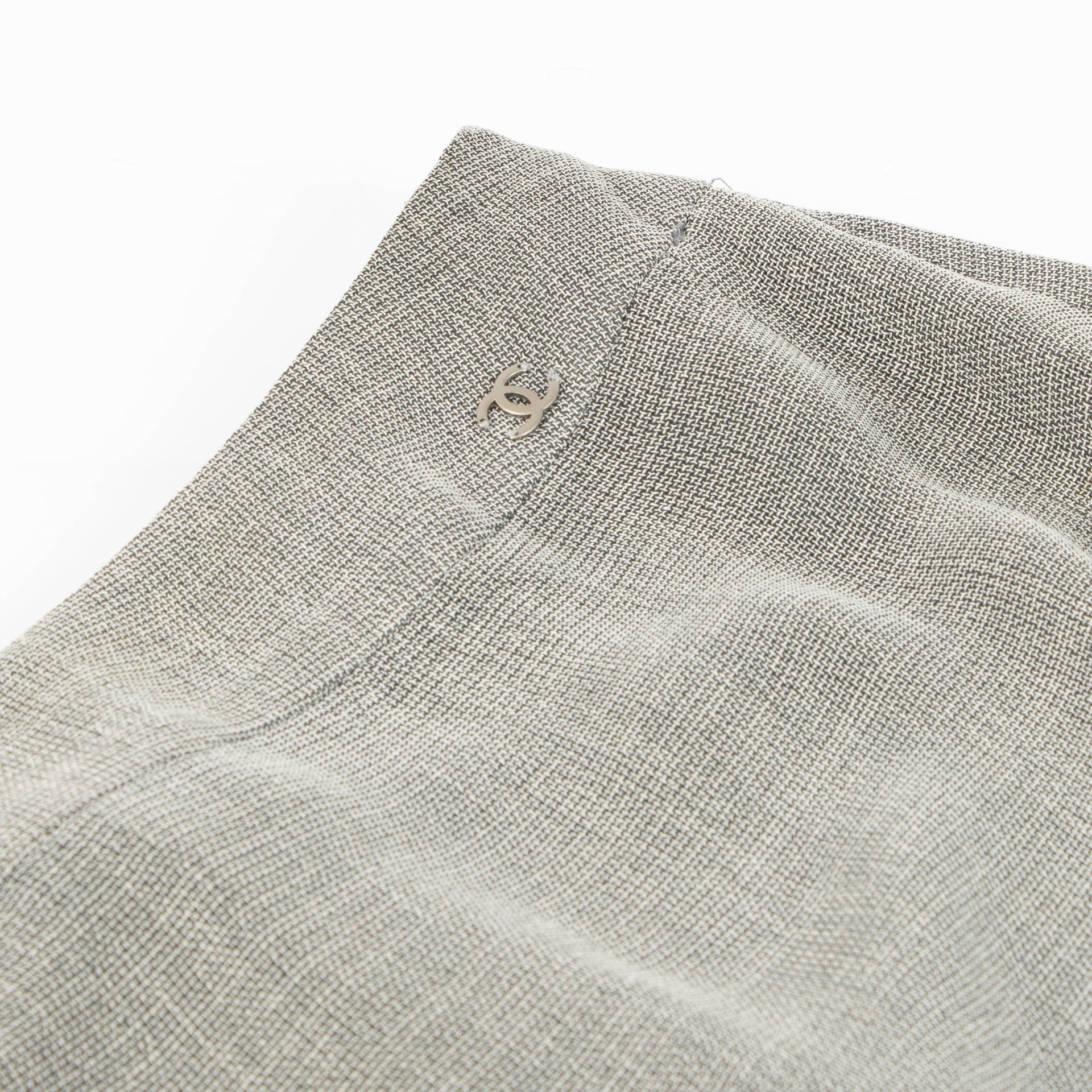 Shop the authentic Chanel 99P Grey Jacket/Skirt Set second hand on Labellov.com
