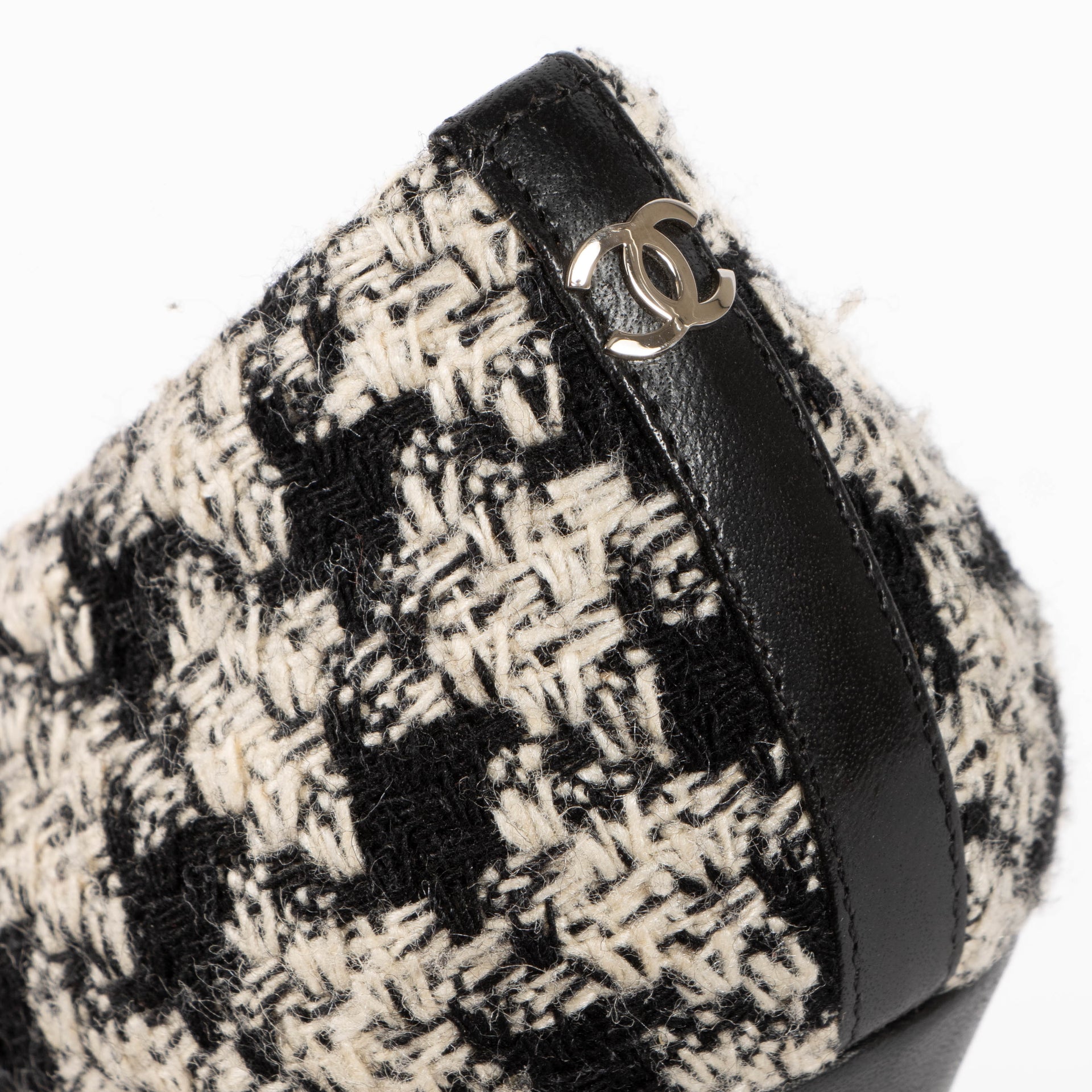 Chanel Black & White Tweed Pumps - Size 38,5