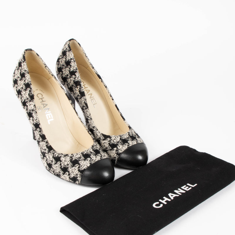 Chanel Black & White Tweed Pumps - Size 38,5