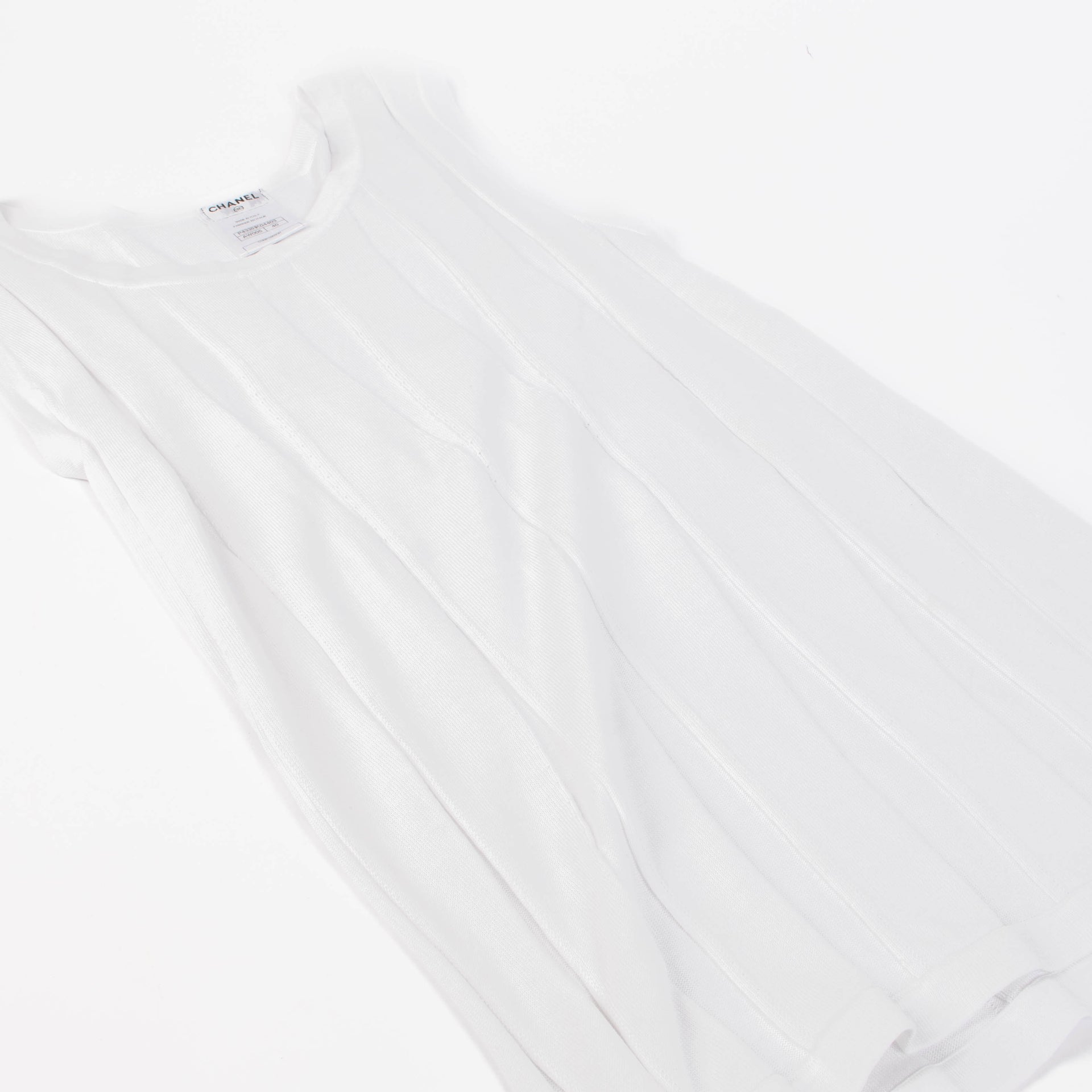 Shop this authentic Chanel White Top pre-loved on Labellov.com 
